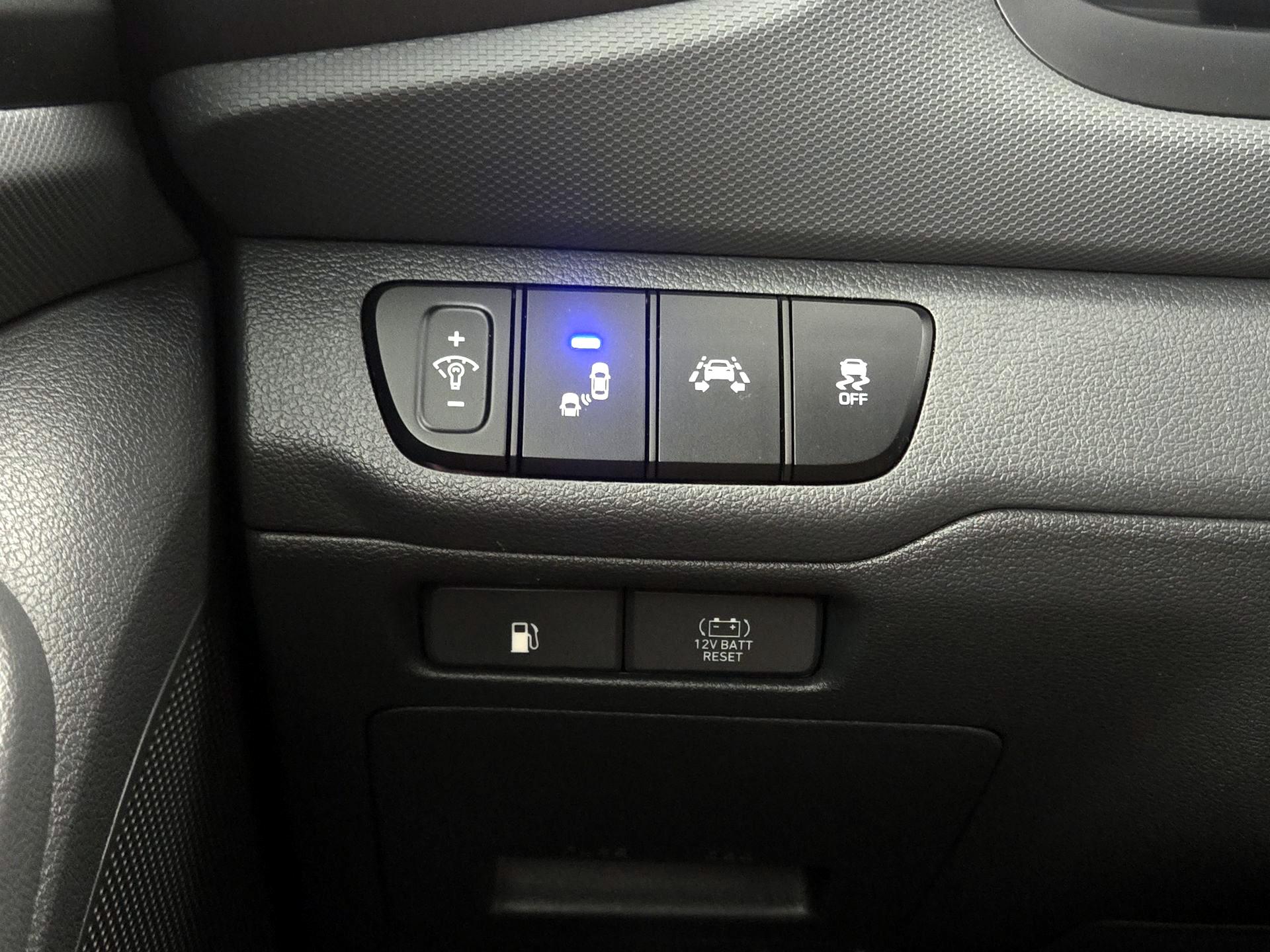 Thumbnail: 2018 Hyundai Ioniq - 13