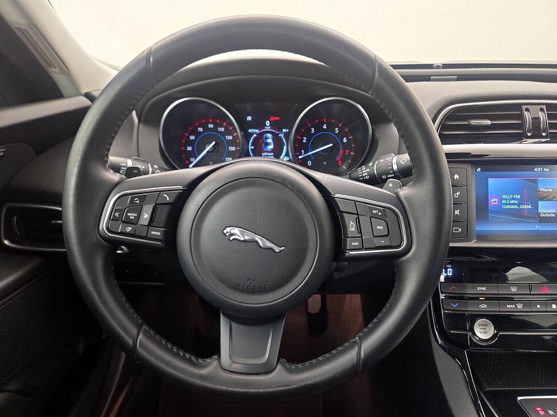 Thumbnail: 2018 Jaguar XE - 10