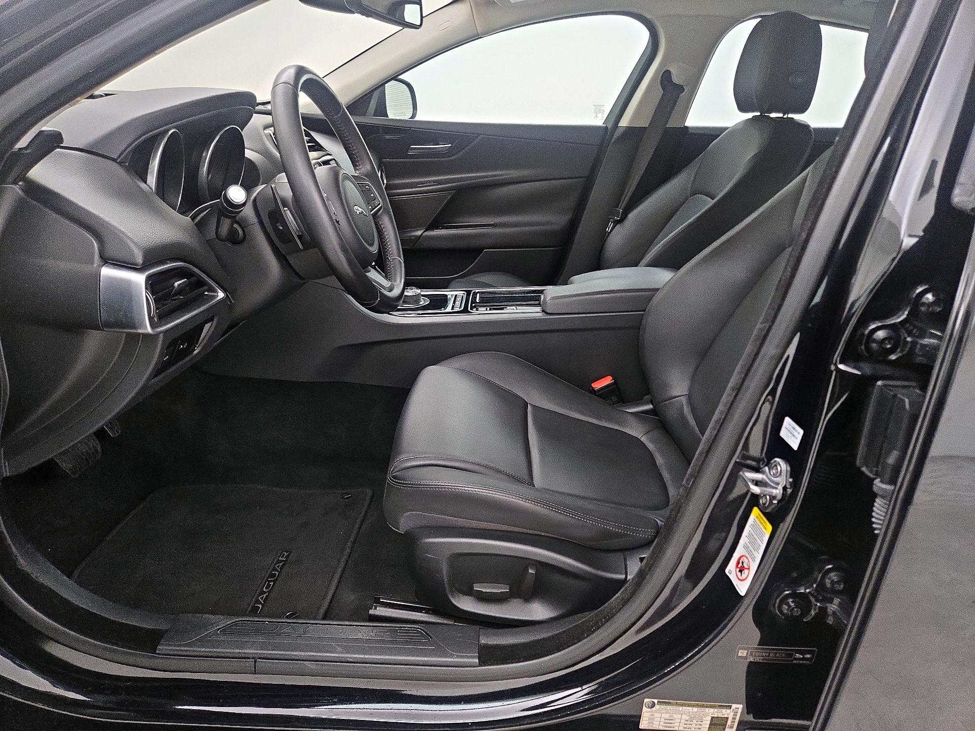 Thumbnail: 2018 Jaguar XE - 11