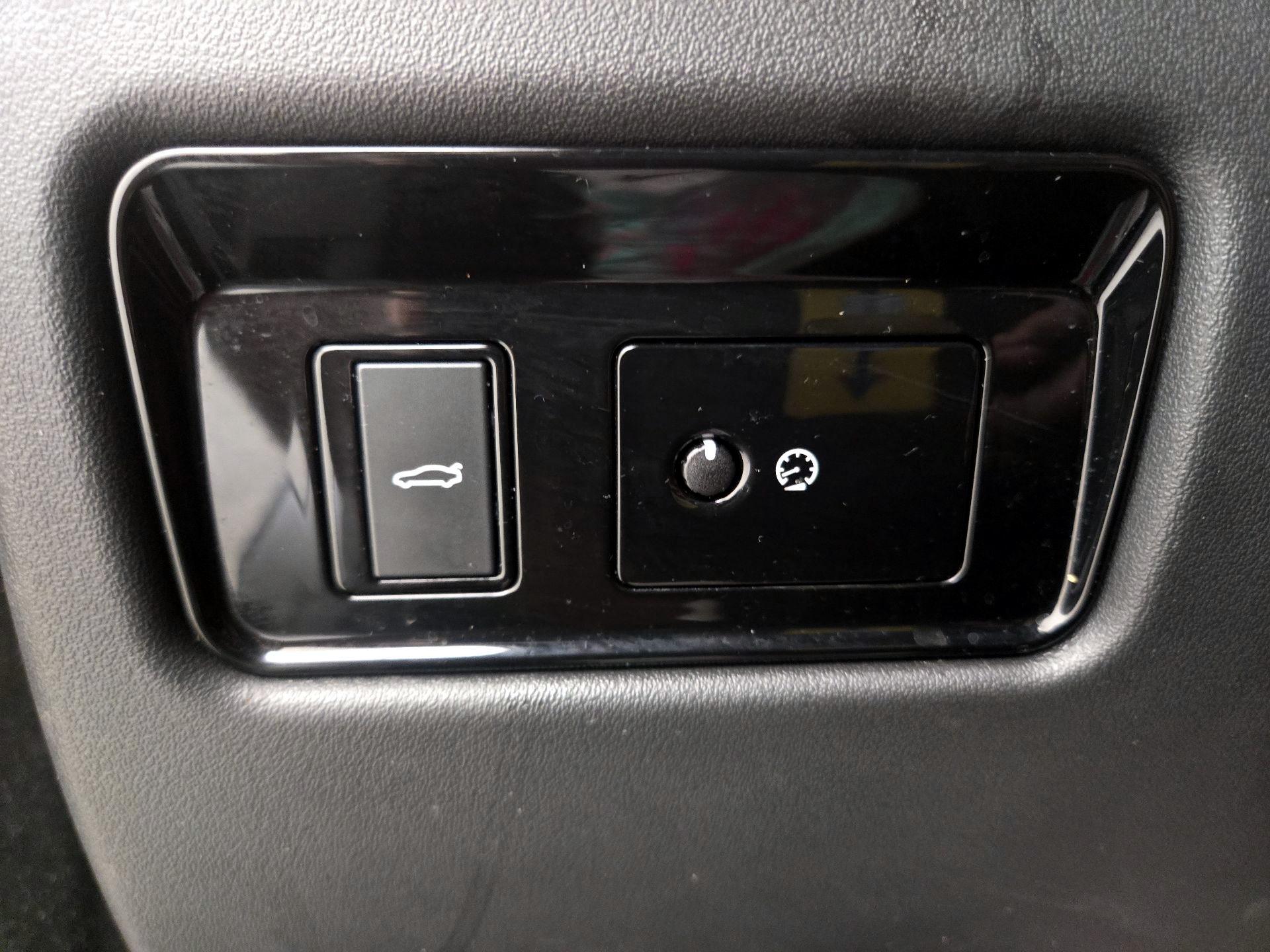 Thumbnail: 2018 Jaguar XE - 13