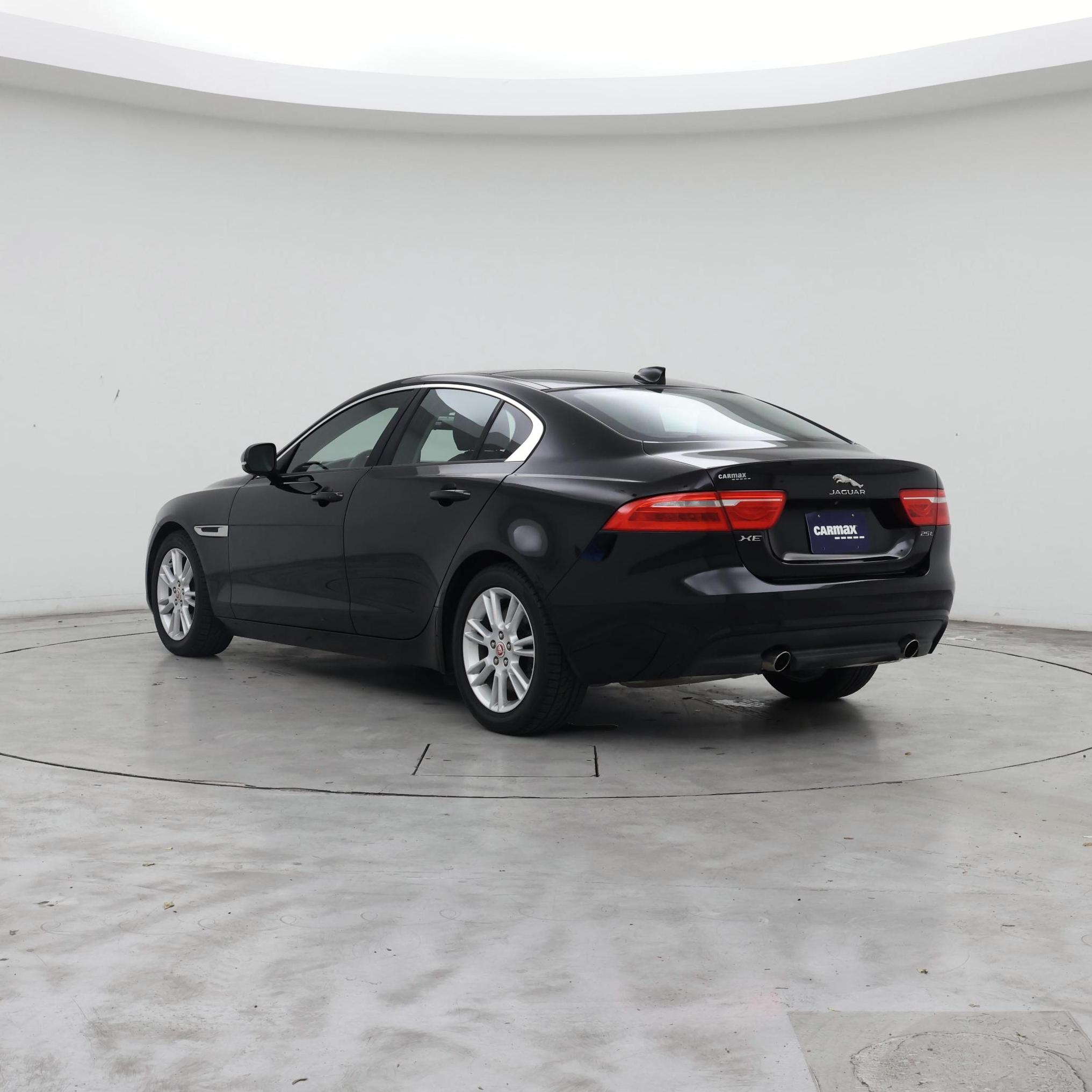 Thumbnail: 2018 Jaguar XE - 2