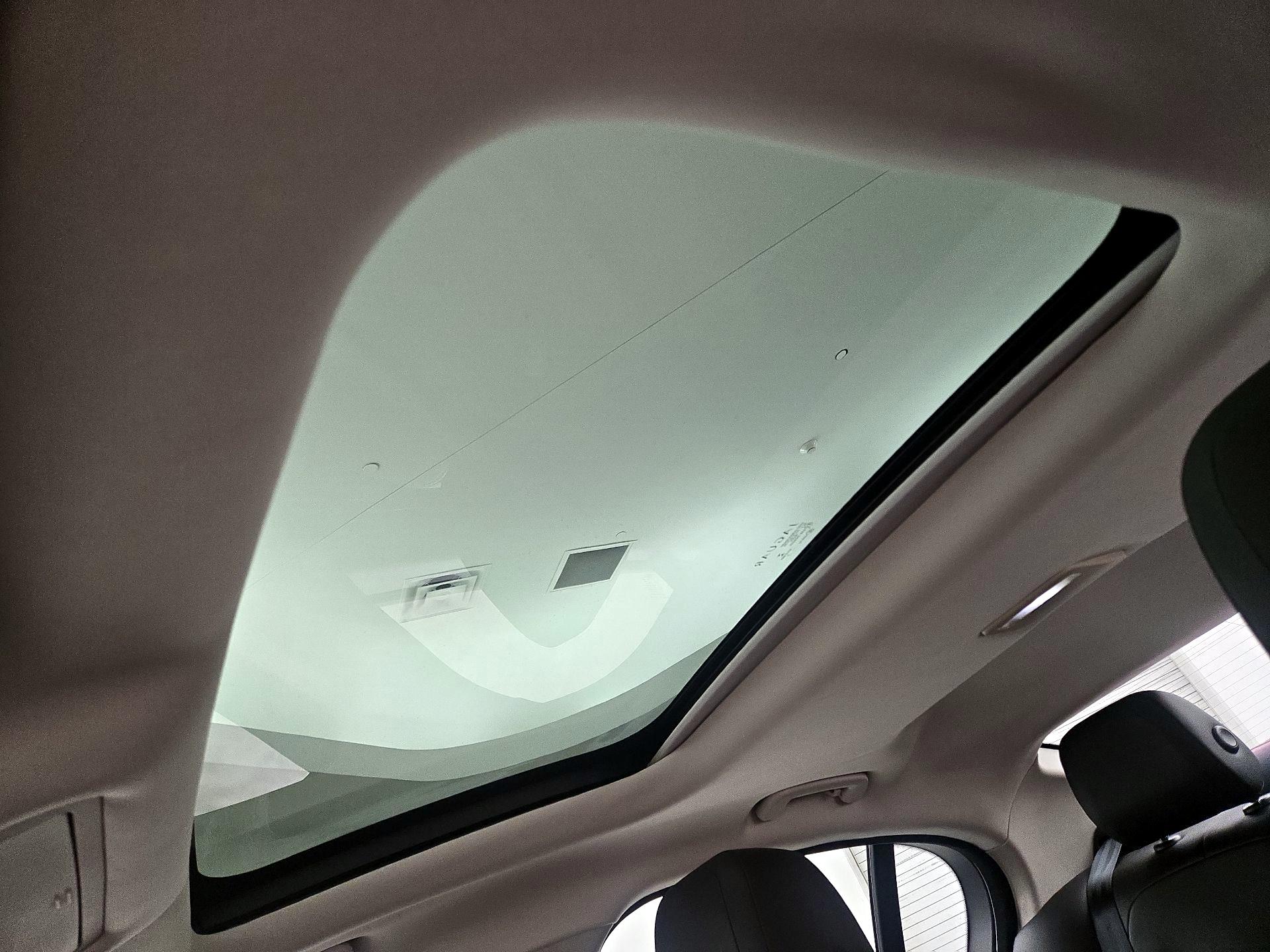 Thumbnail: 2018 Jaguar XE - 19