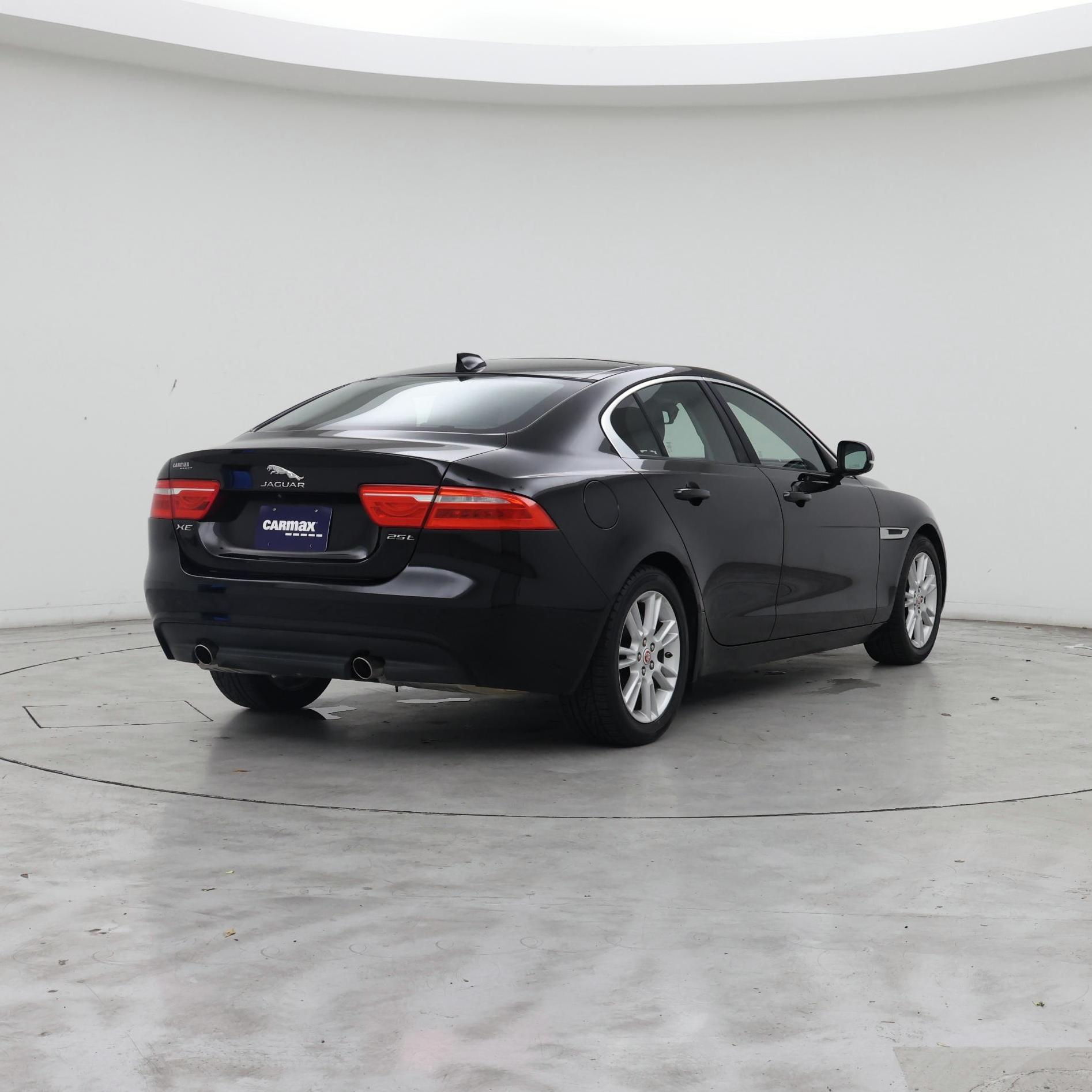 Thumbnail: 2018 Jaguar XE - 8