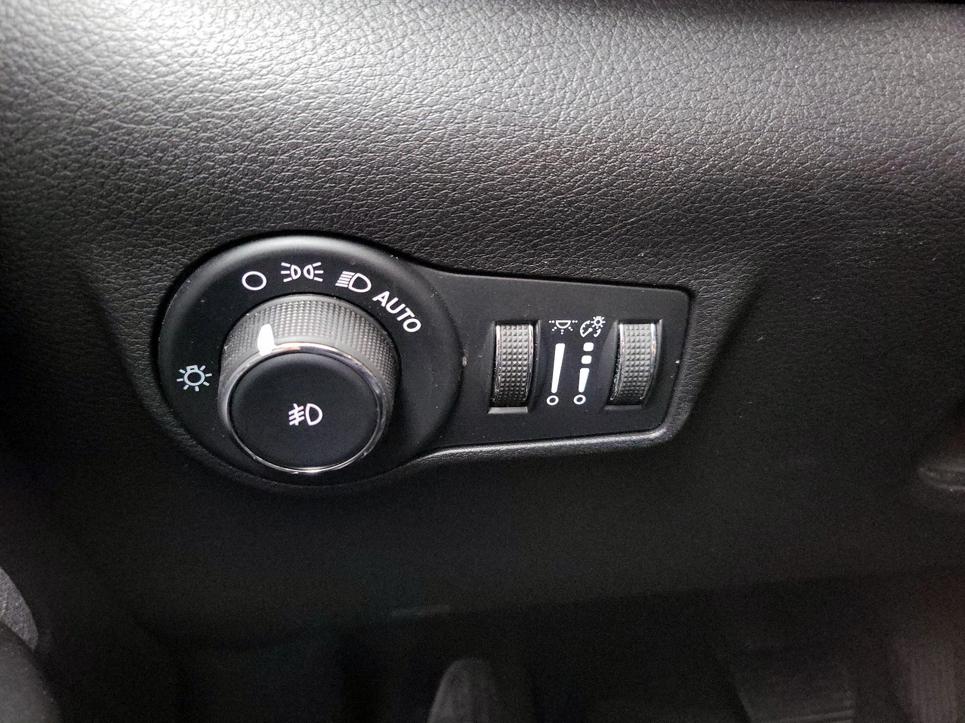 Thumbnail: 2022 Jeep Compass - 13