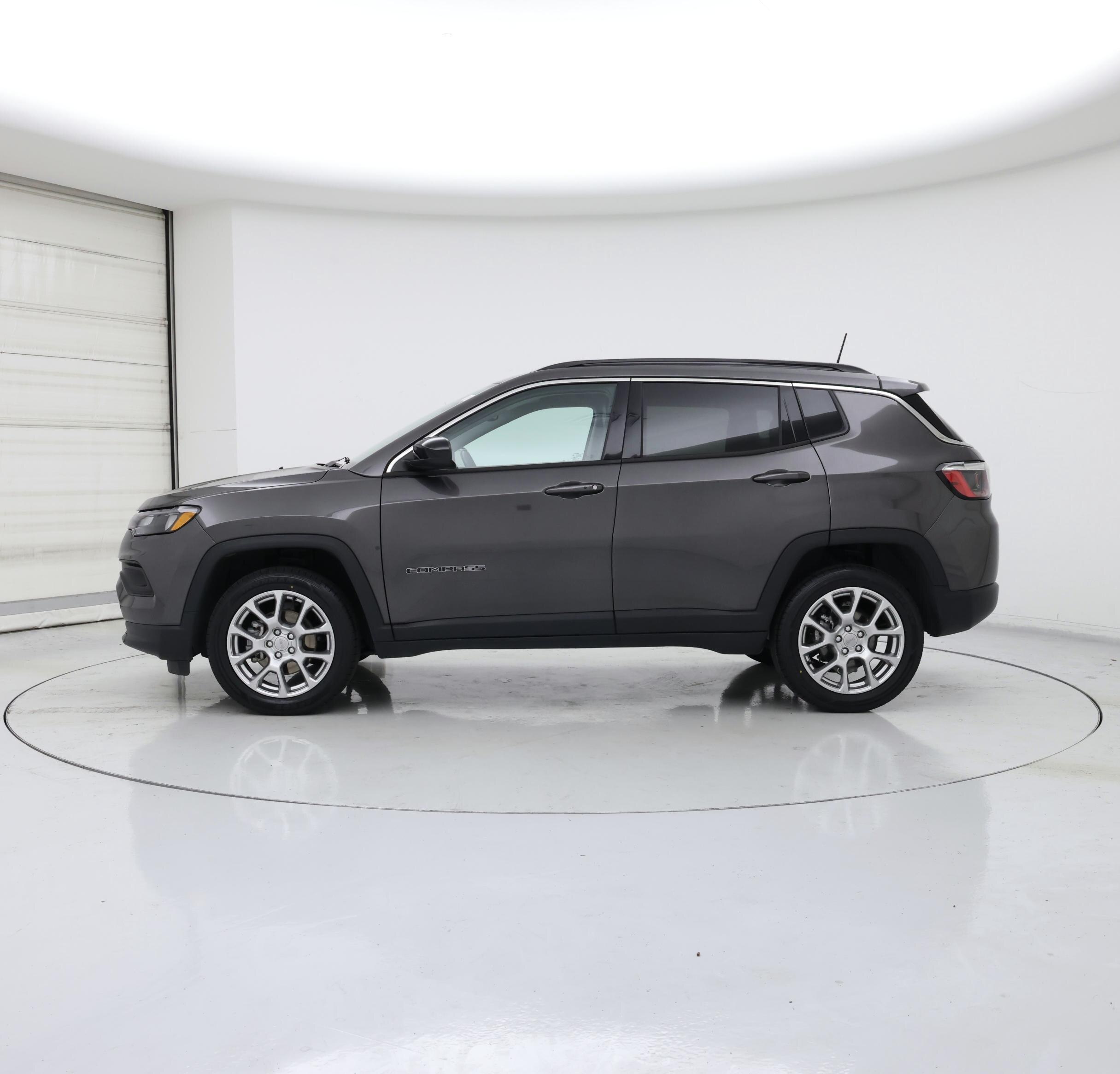 Thumbnail: 2022 Jeep Compass - 3