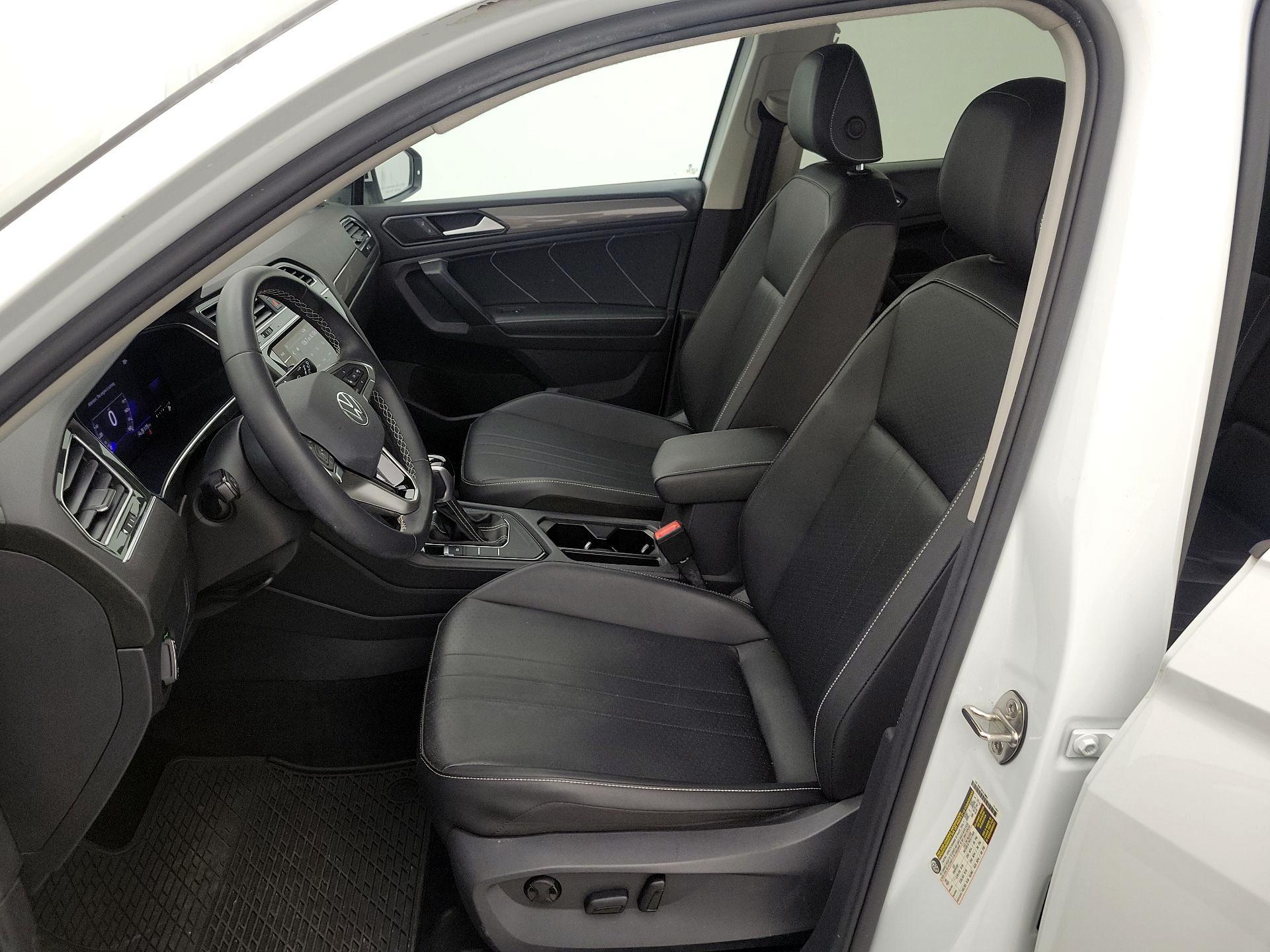 Thumbnail: 2023 Volkswagen Tiguan - 11