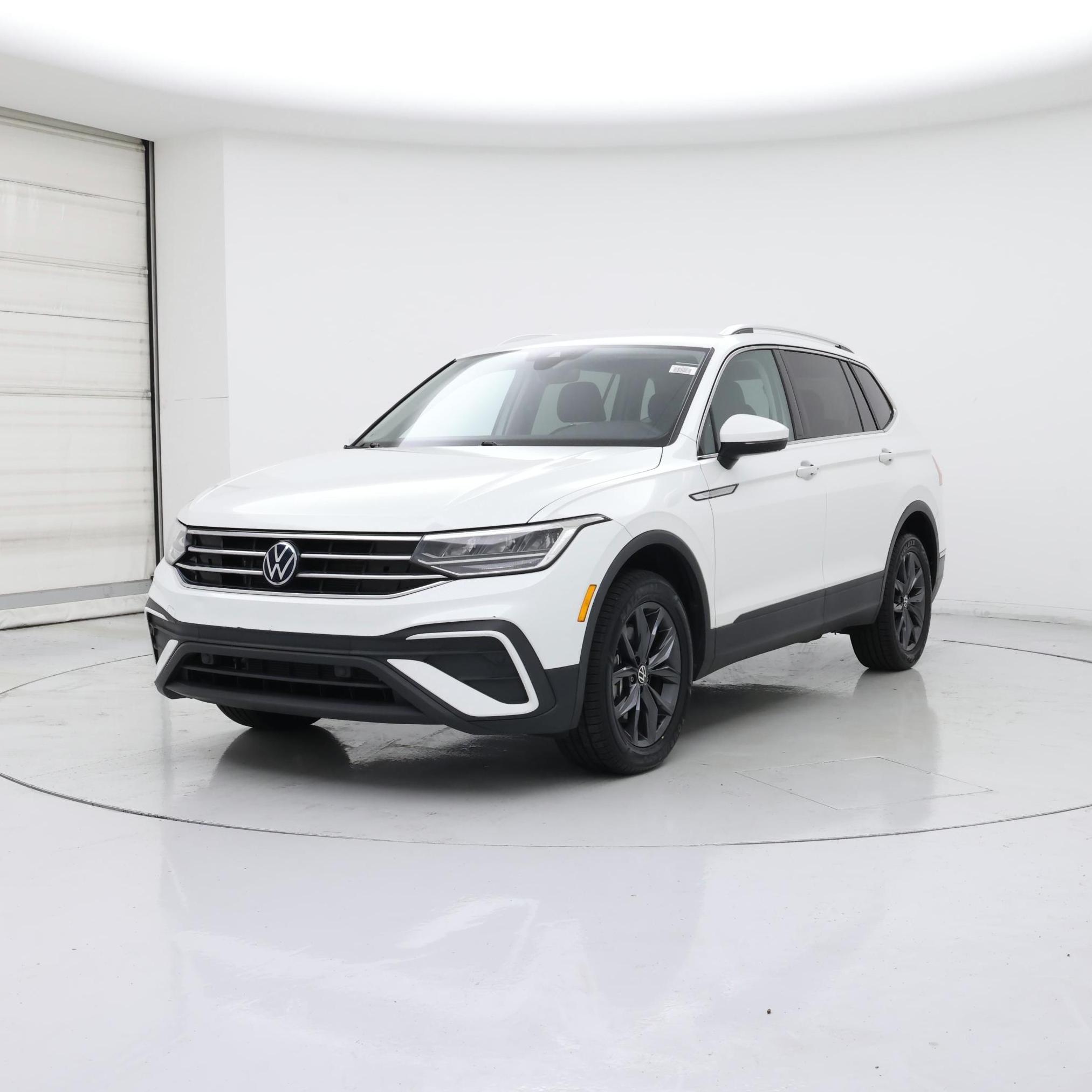 Thumbnail: 2023 Volkswagen Tiguan - 4