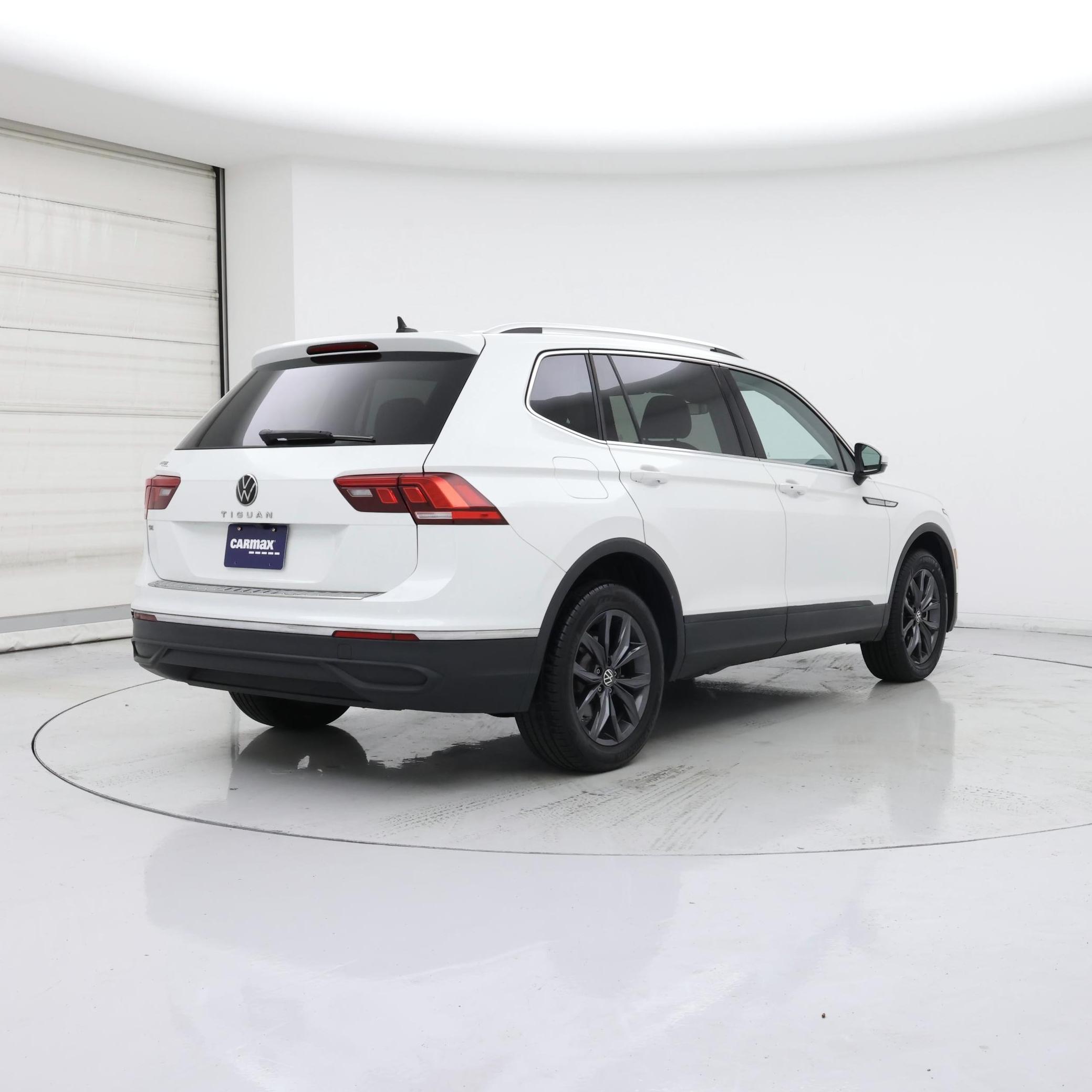 Thumbnail: 2023 Volkswagen Tiguan - 8