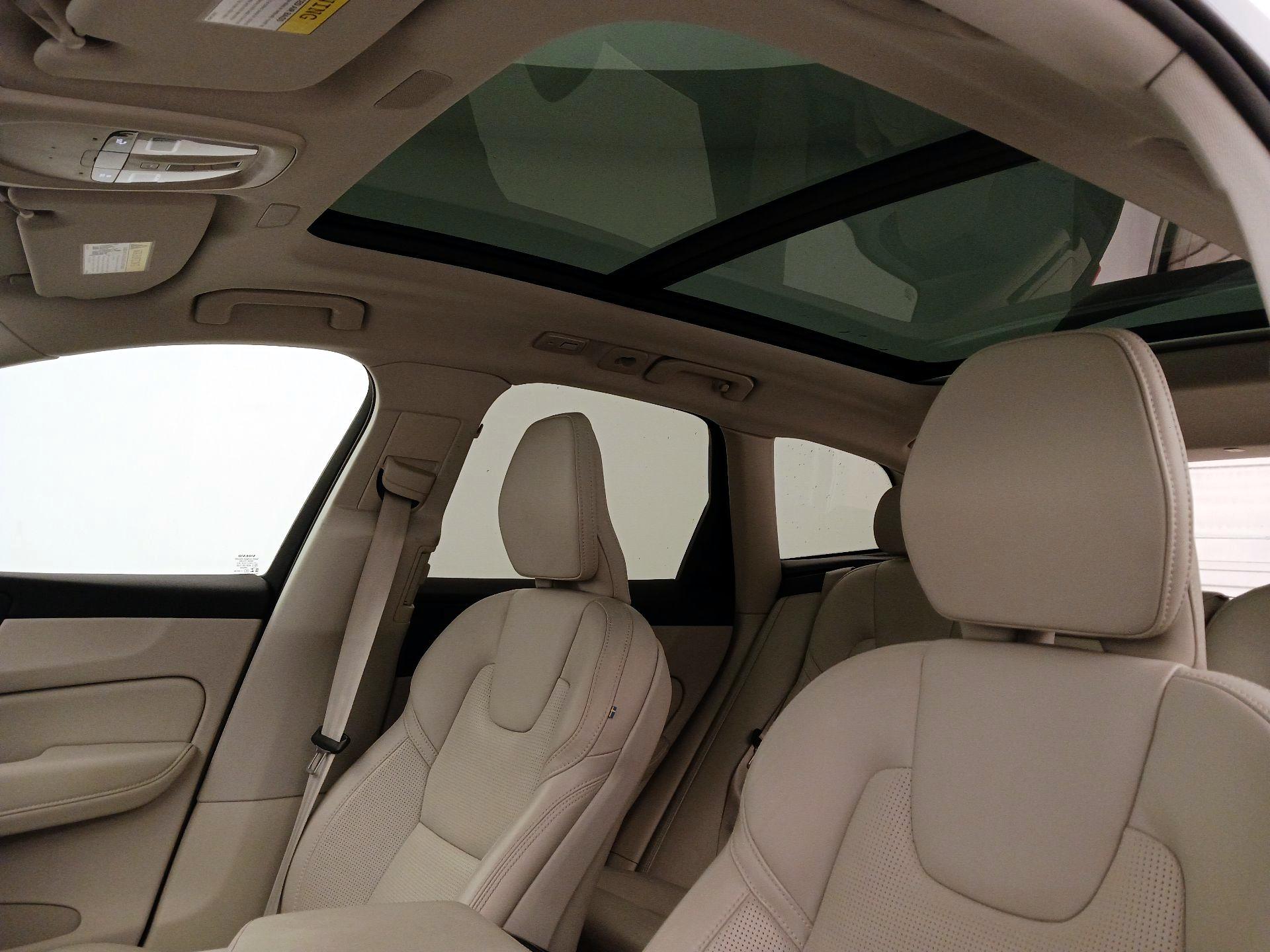 Thumbnail: 2022 Volvo XC60 - 20