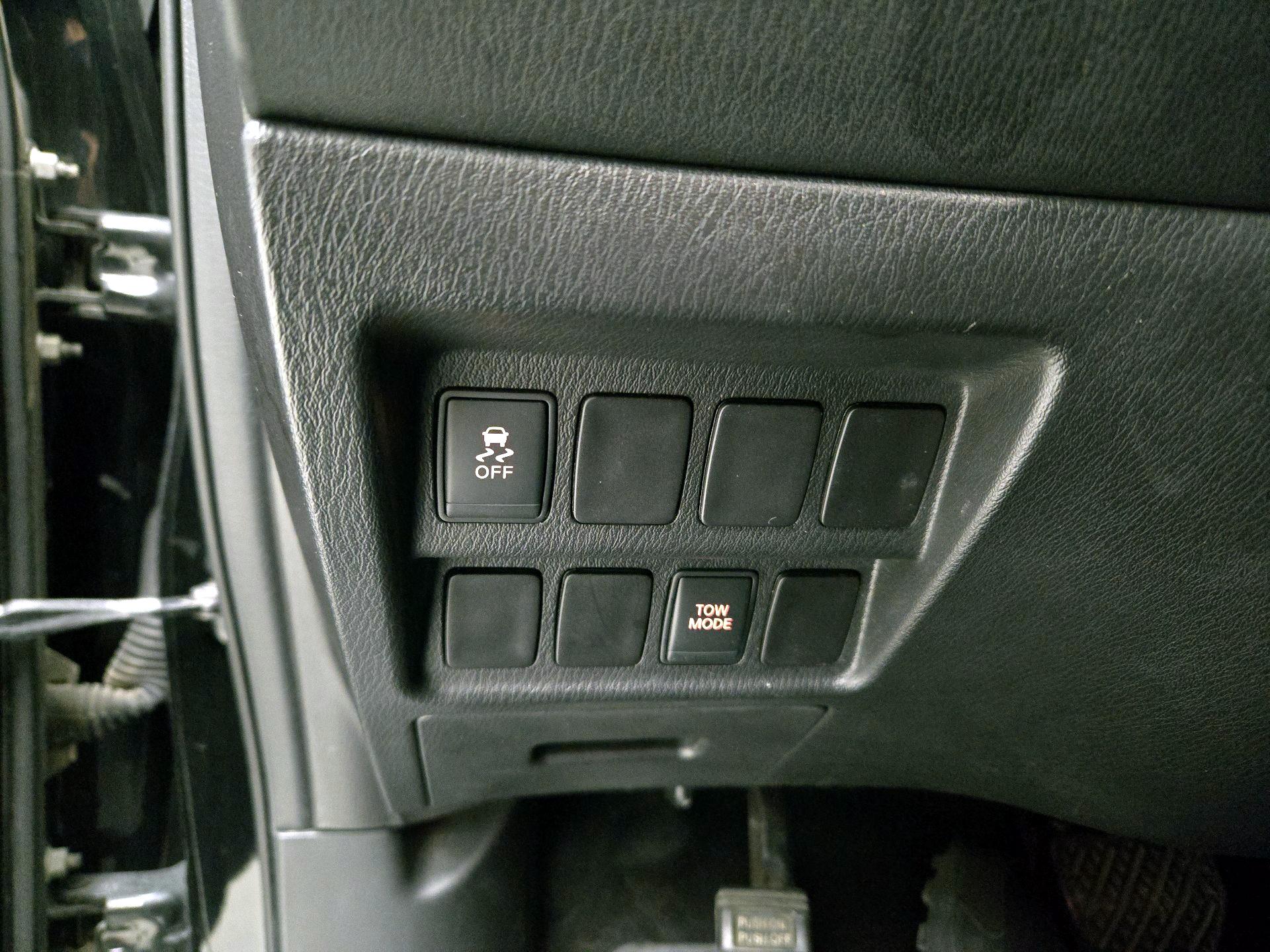 Thumbnail: 2014 Nissan Pathfinder - 13