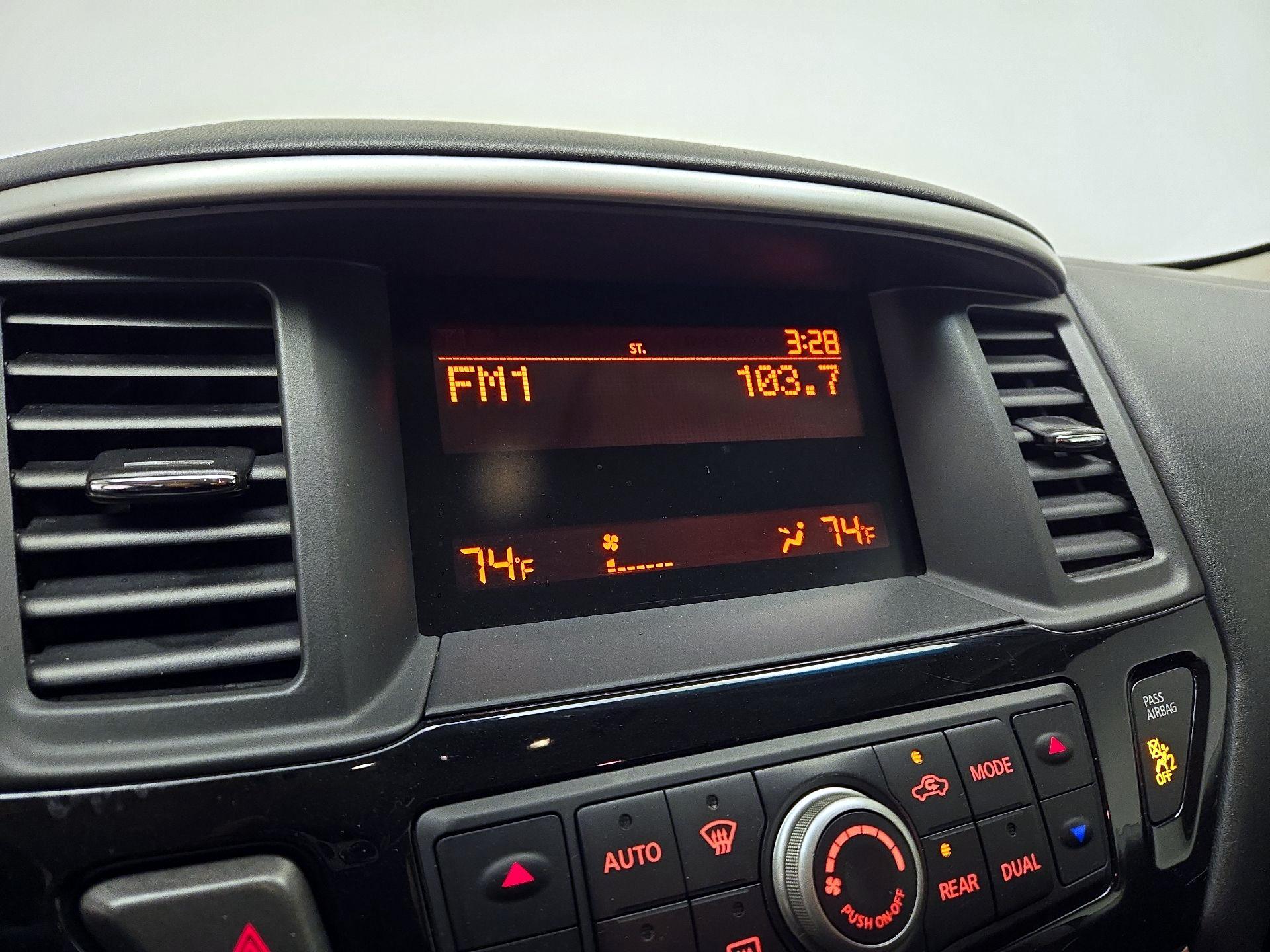 Thumbnail: 2014 Nissan Pathfinder - 14