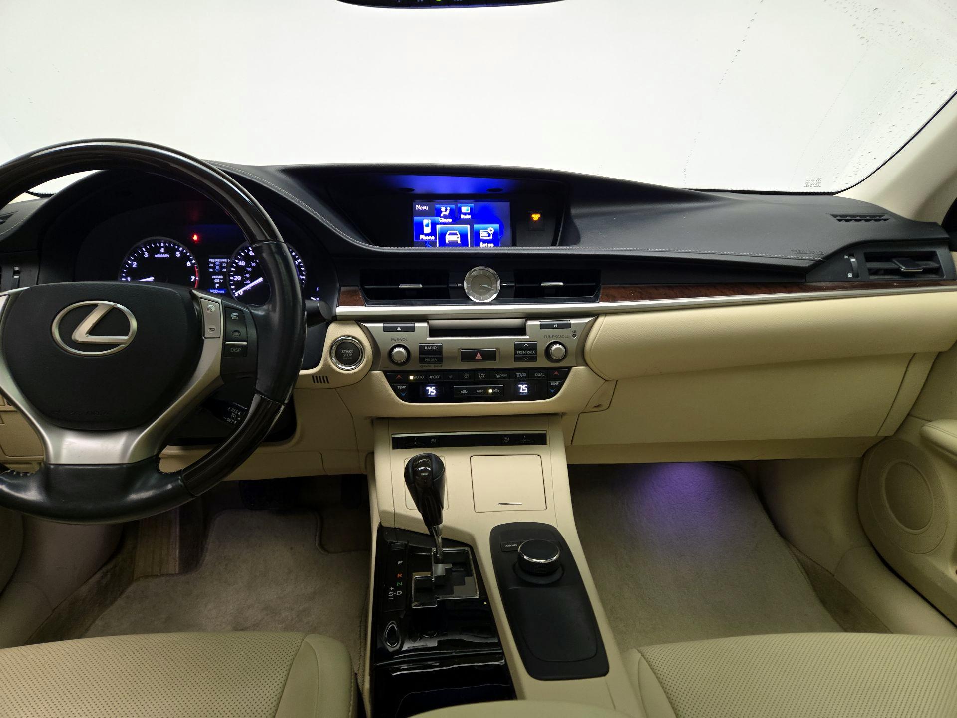 Thumbnail: 2014 Lexus ES - 9