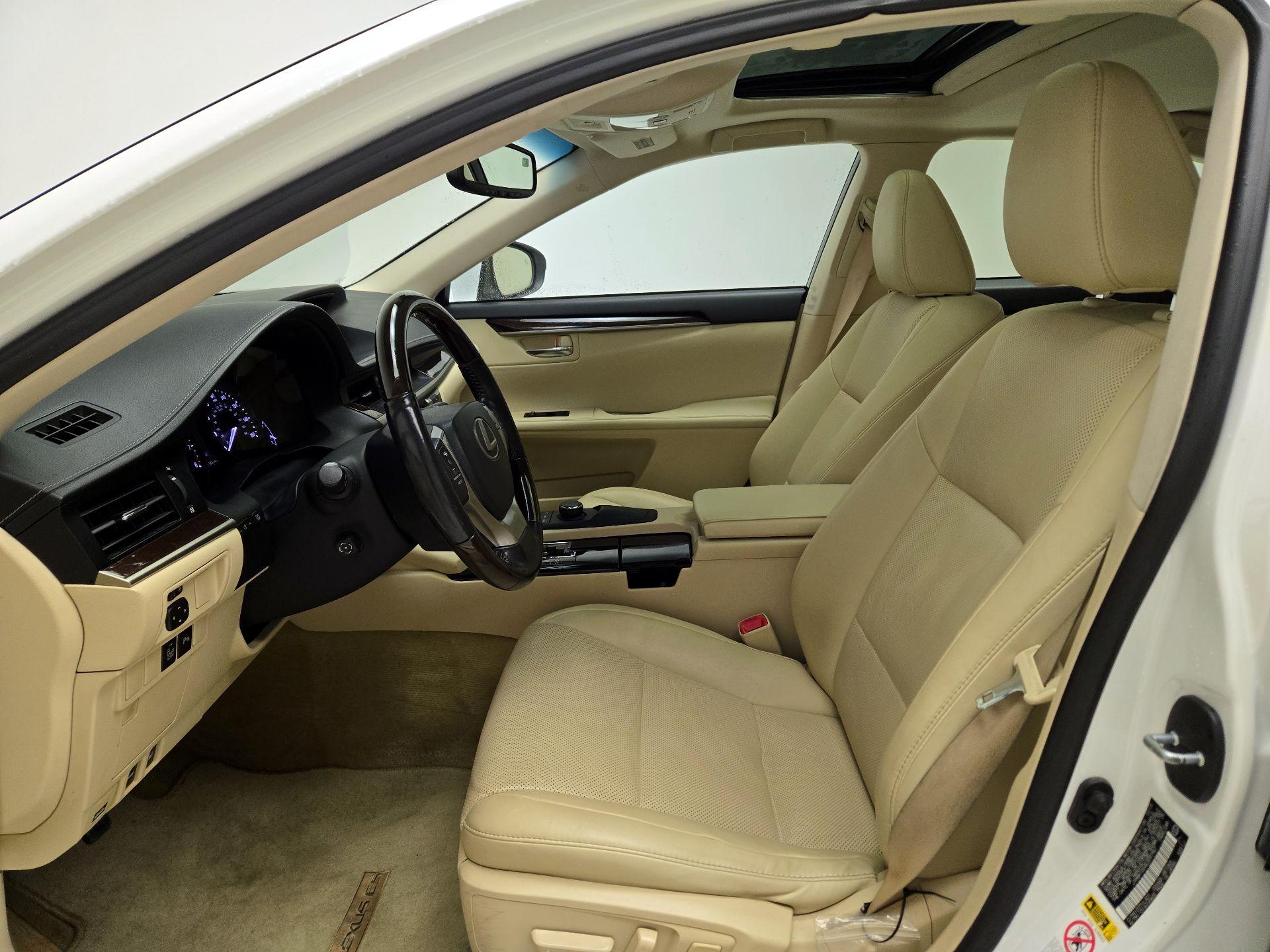 Thumbnail: 2014 Lexus ES - 11