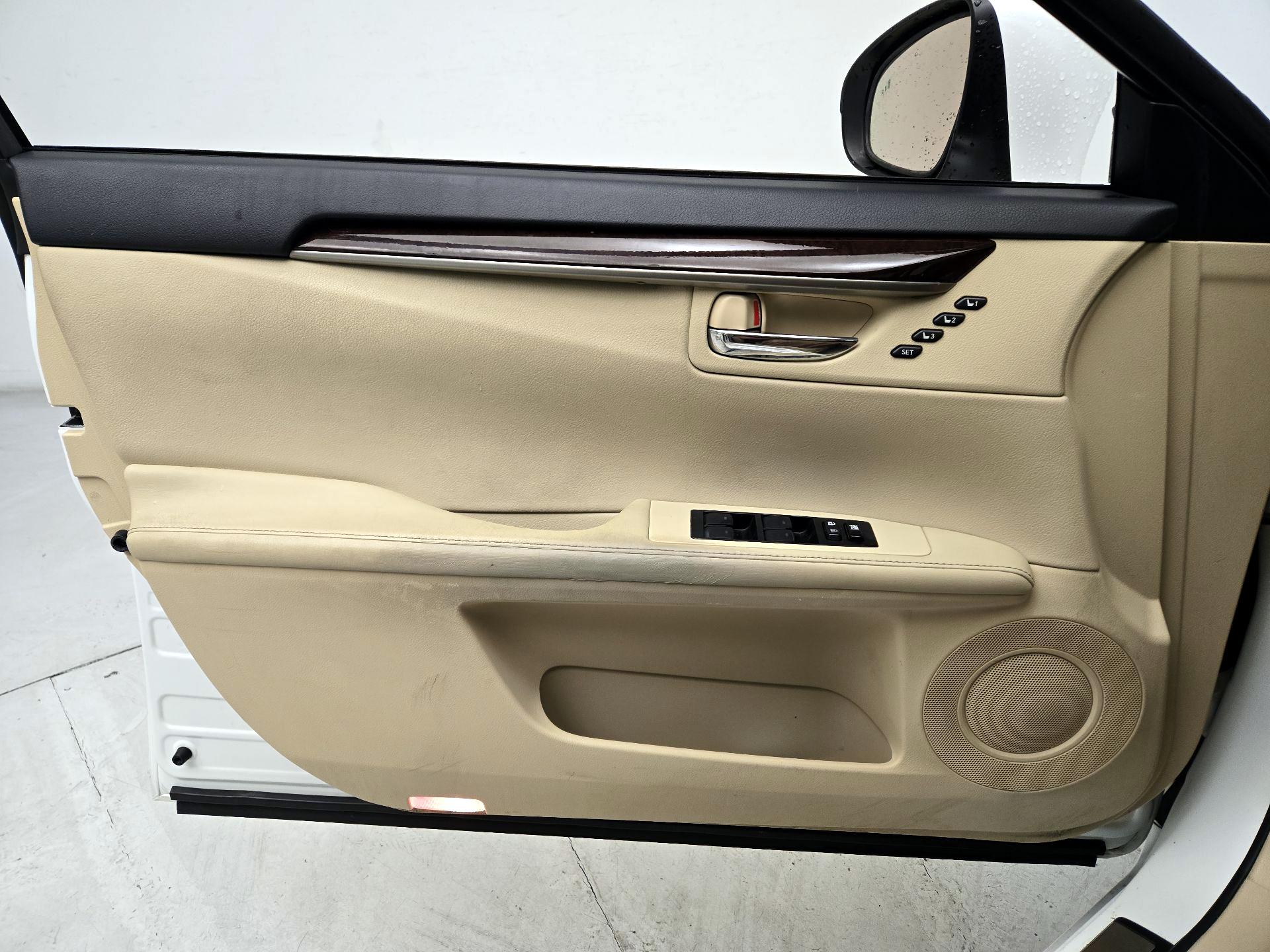 Thumbnail: 2014 Lexus ES - 12