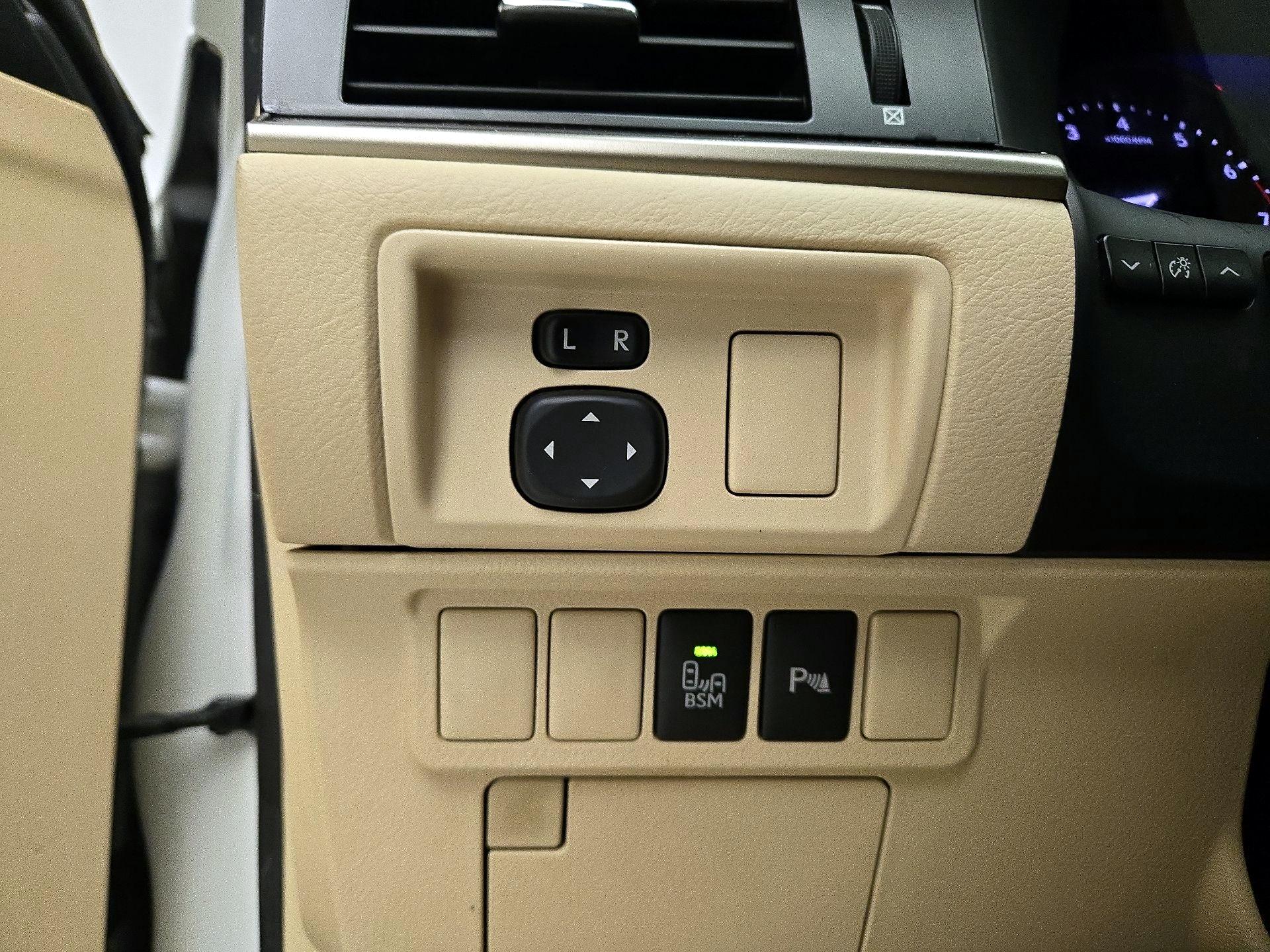 Thumbnail: 2014 Lexus ES - 13