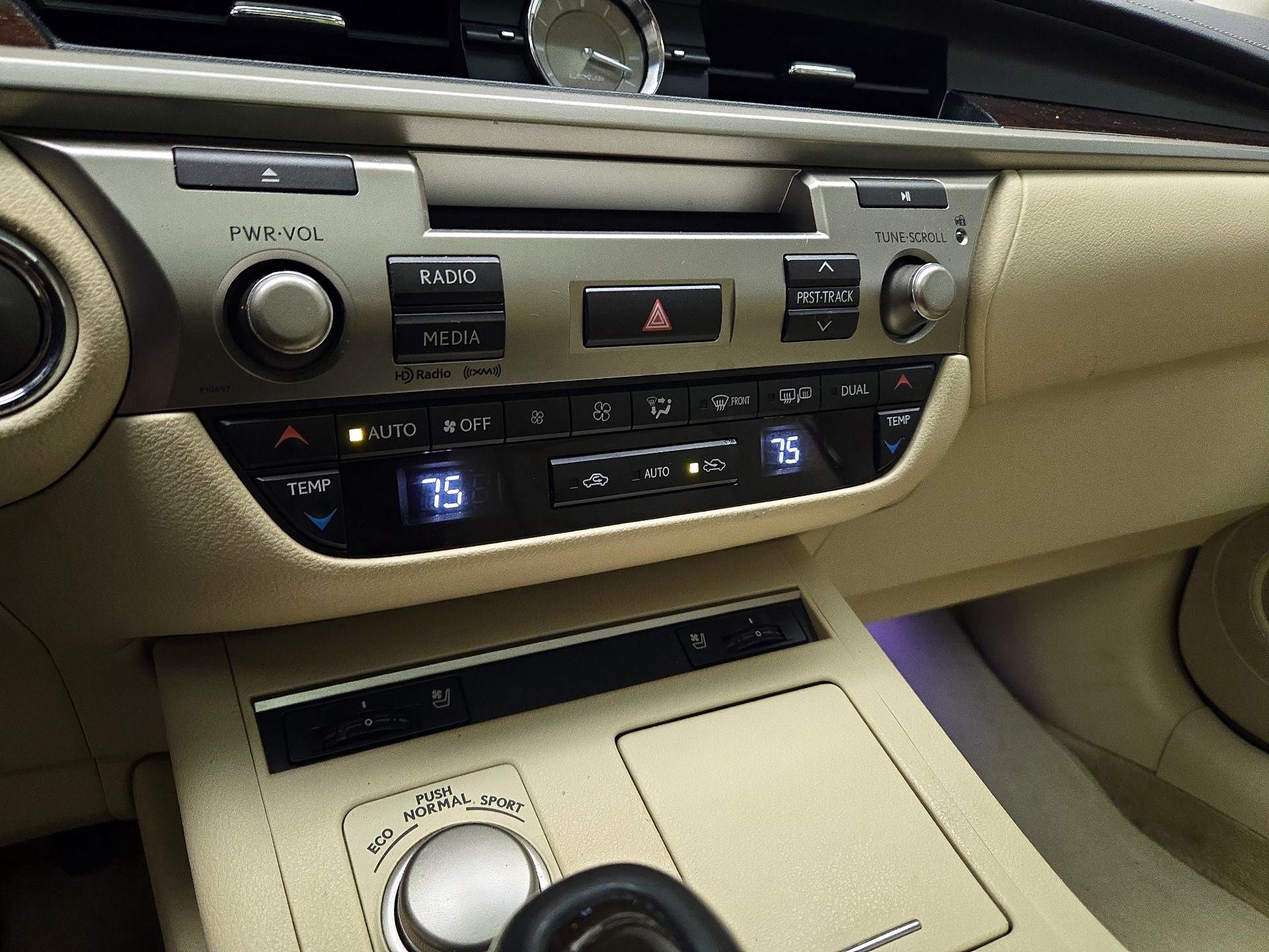 Thumbnail: 2014 Lexus ES - 16