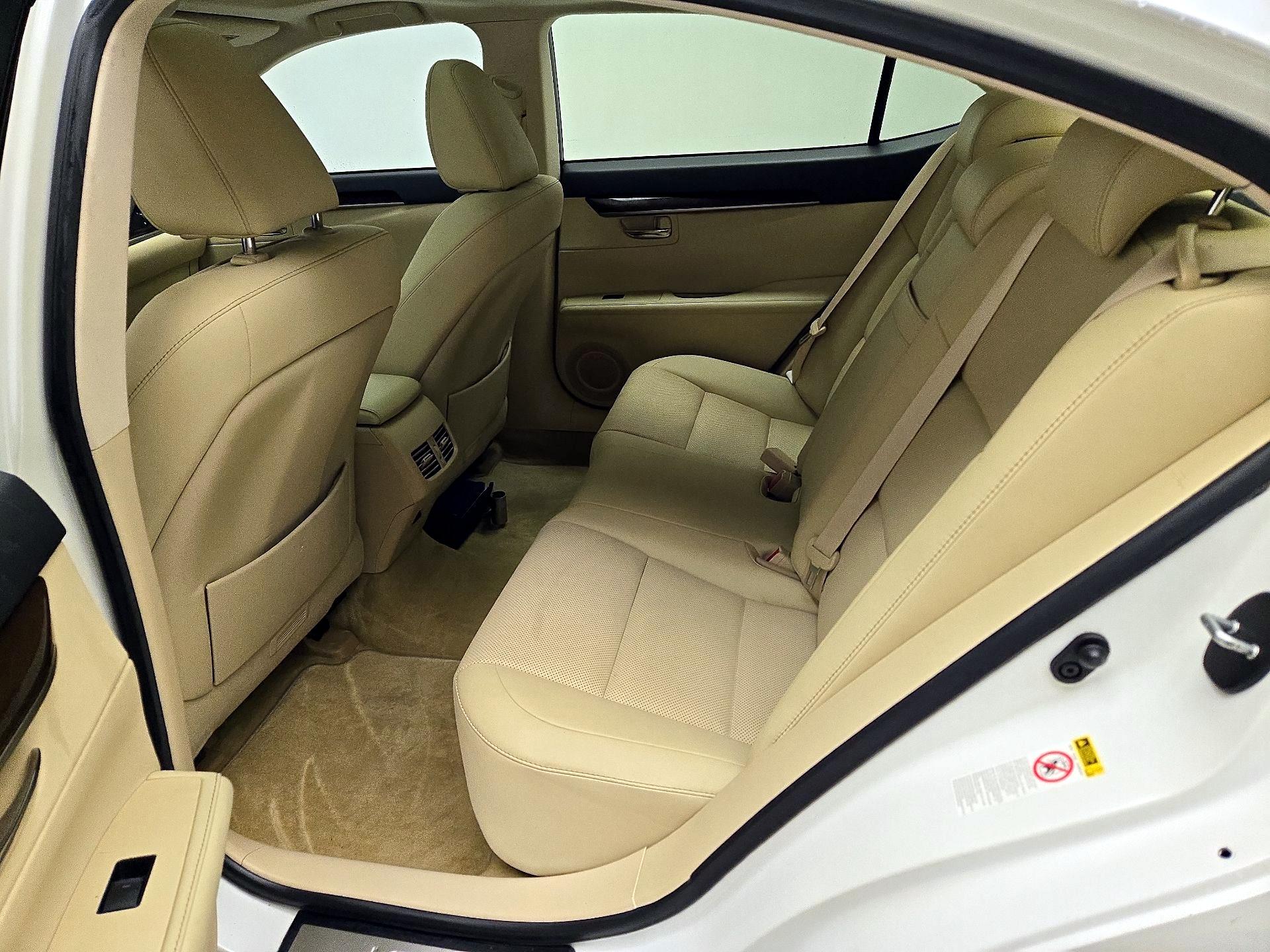 Thumbnail: 2014 Lexus ES - 19