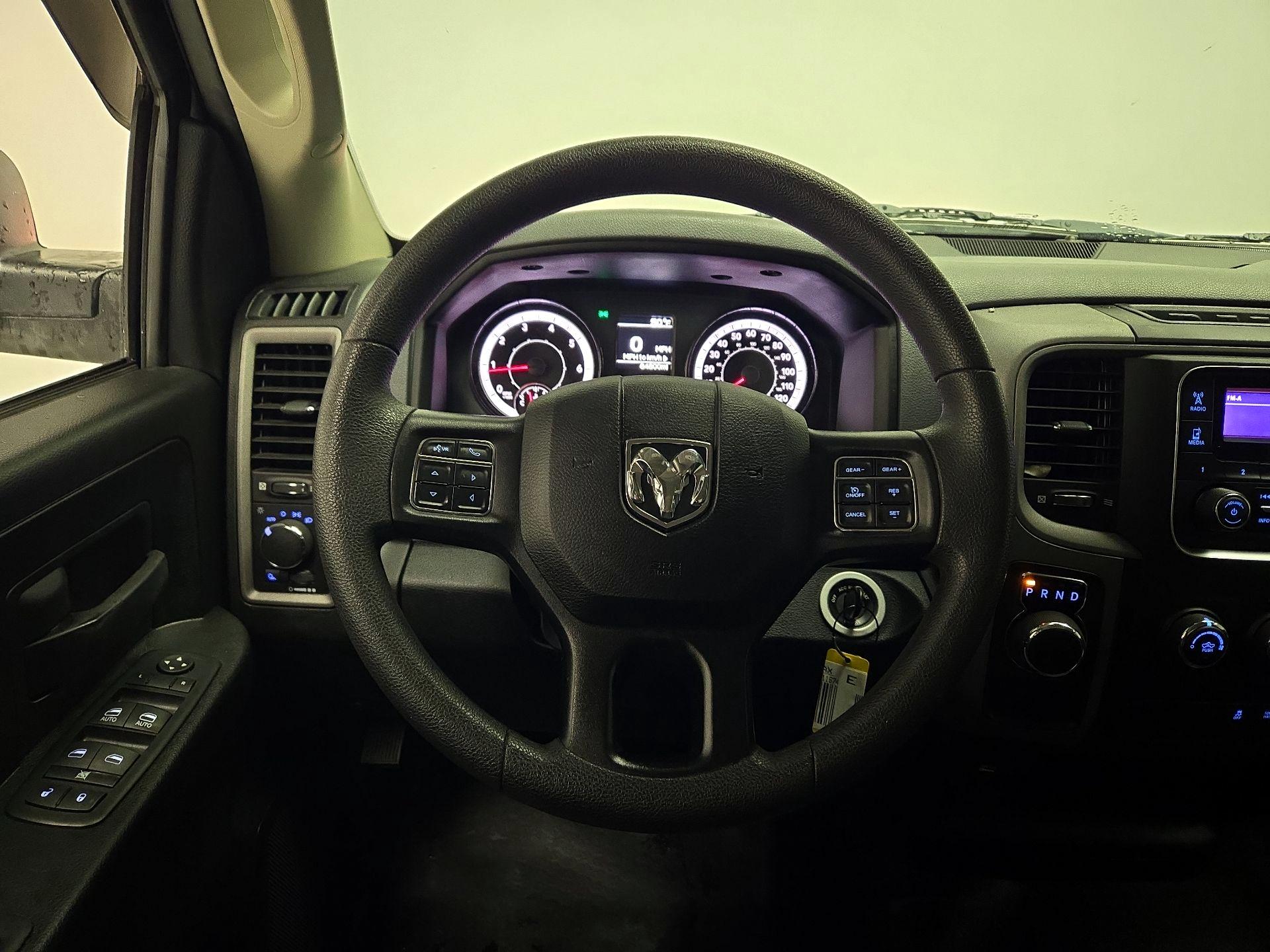 Thumbnail: 2020 RAM 1500 Classic - 10