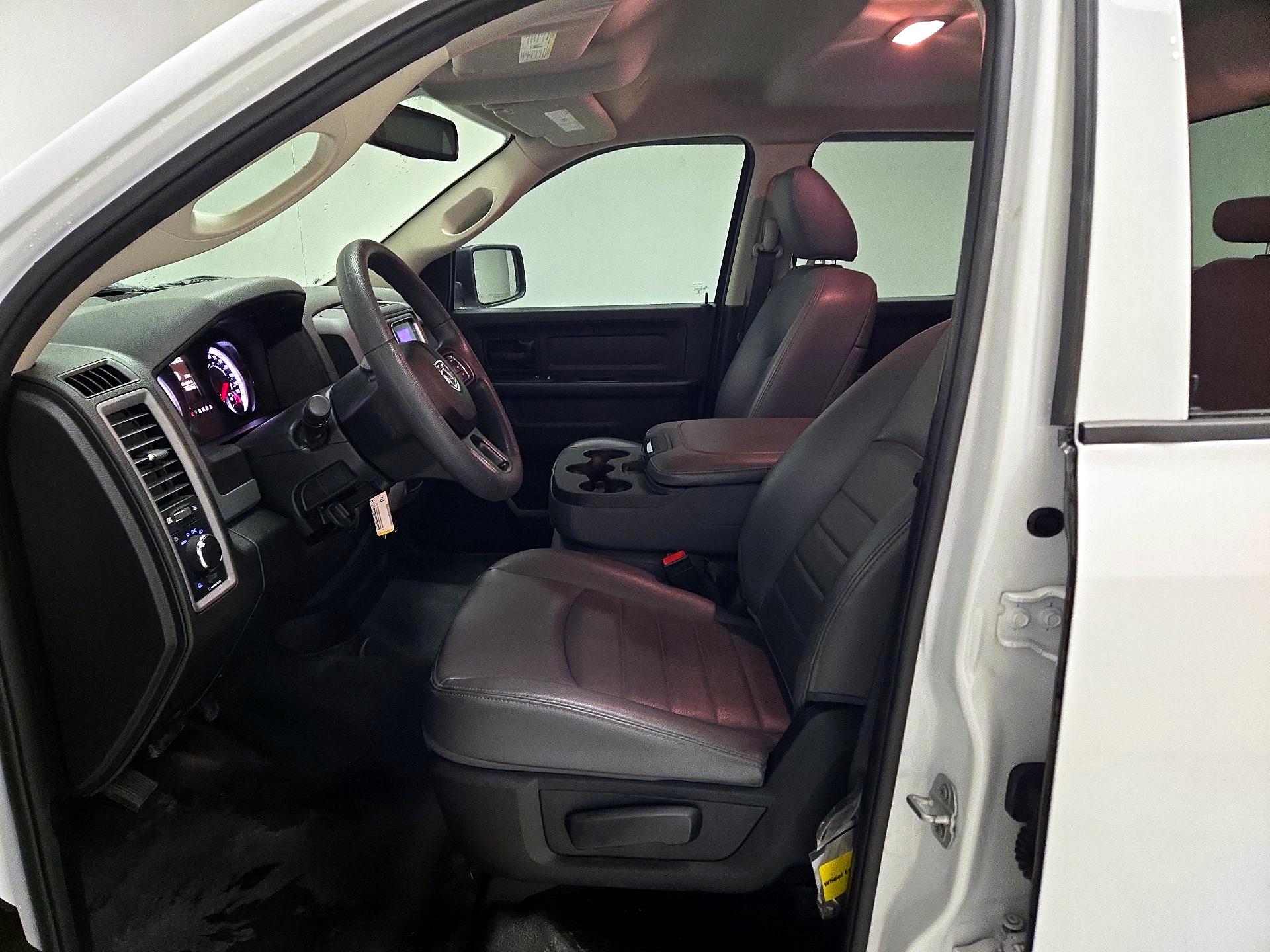 Thumbnail: 2020 RAM 1500 Classic - 11