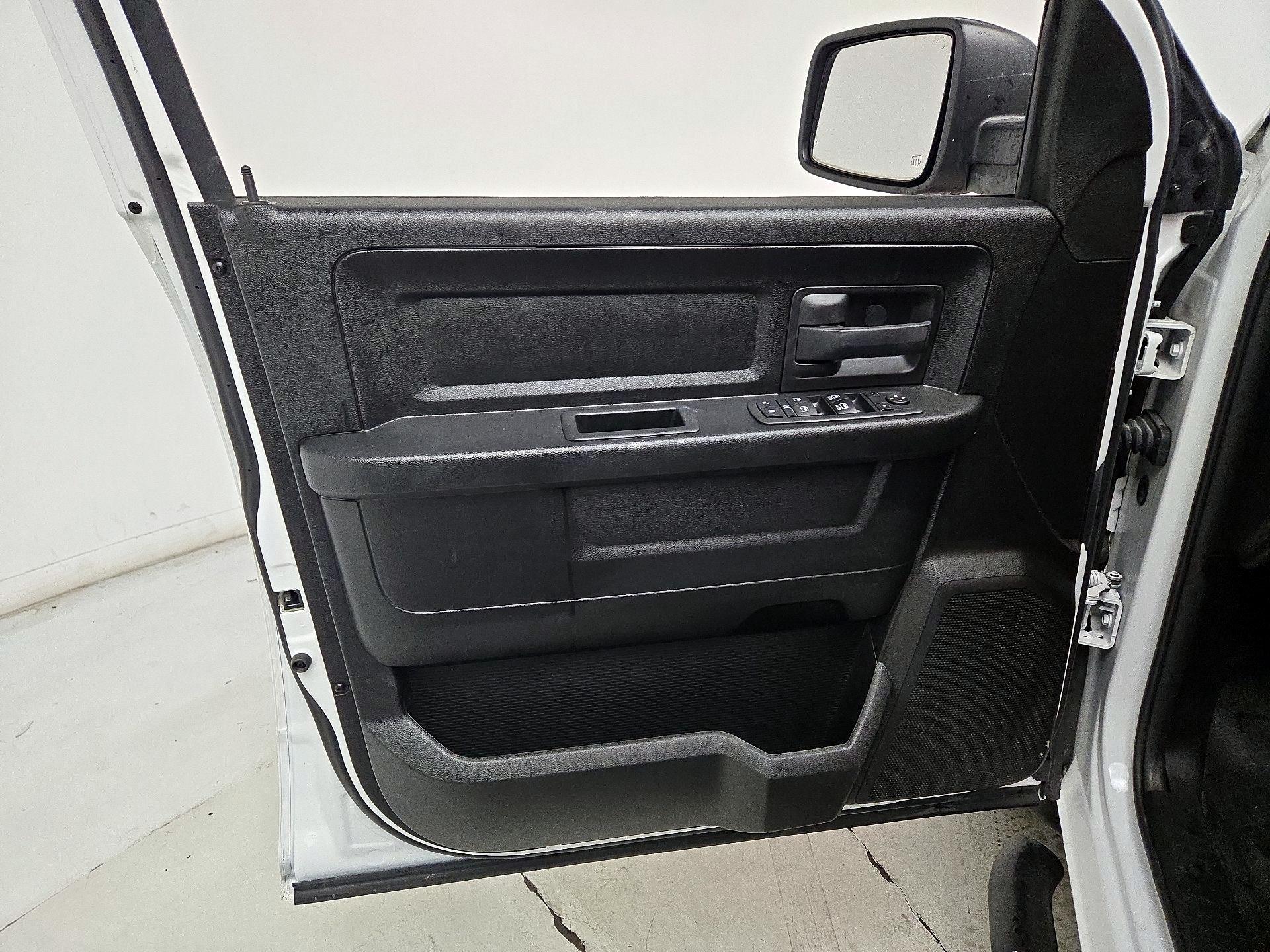 Thumbnail: 2020 RAM 1500 Classic - 12