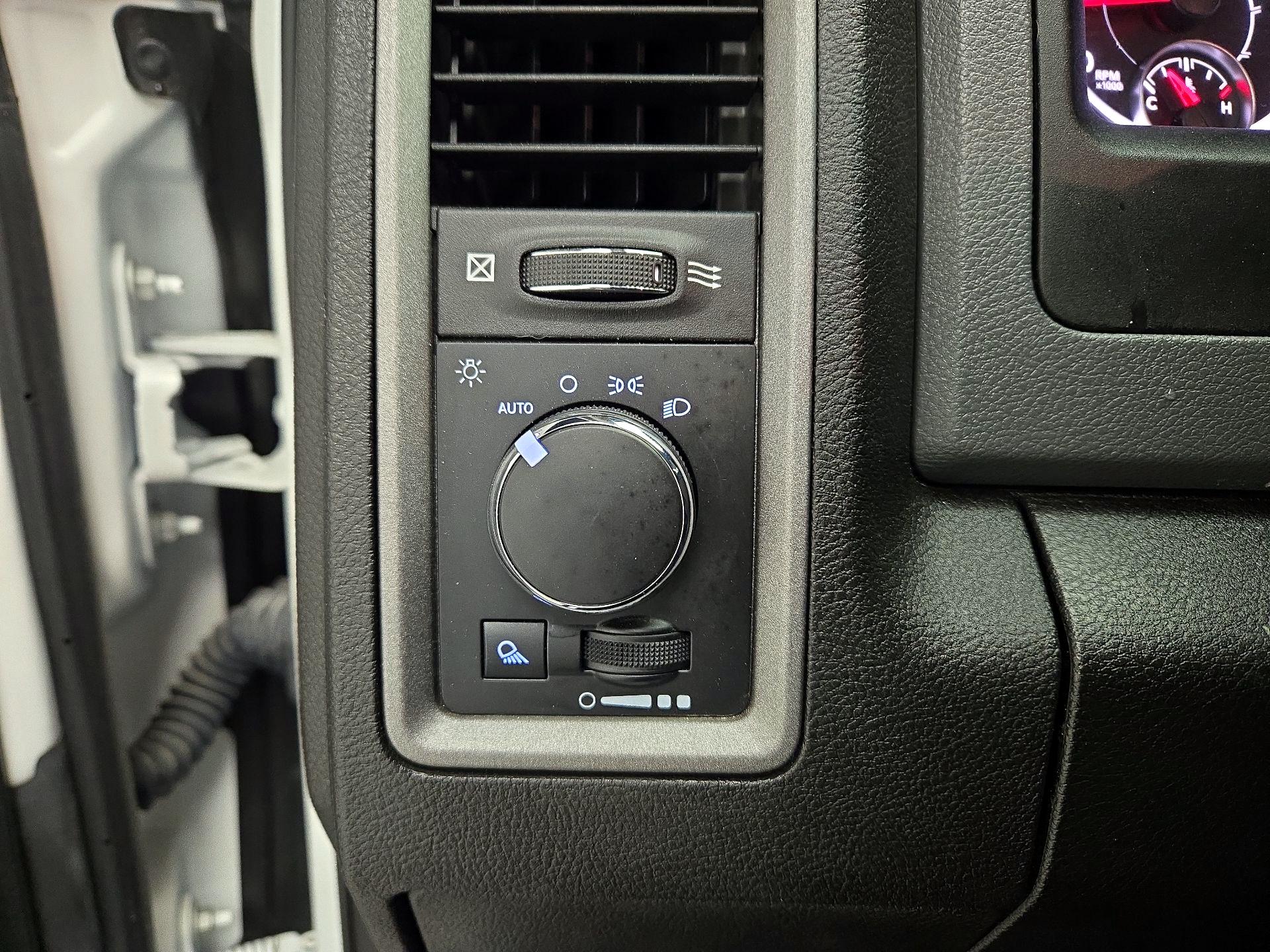 Thumbnail: 2020 RAM 1500 Classic - 13