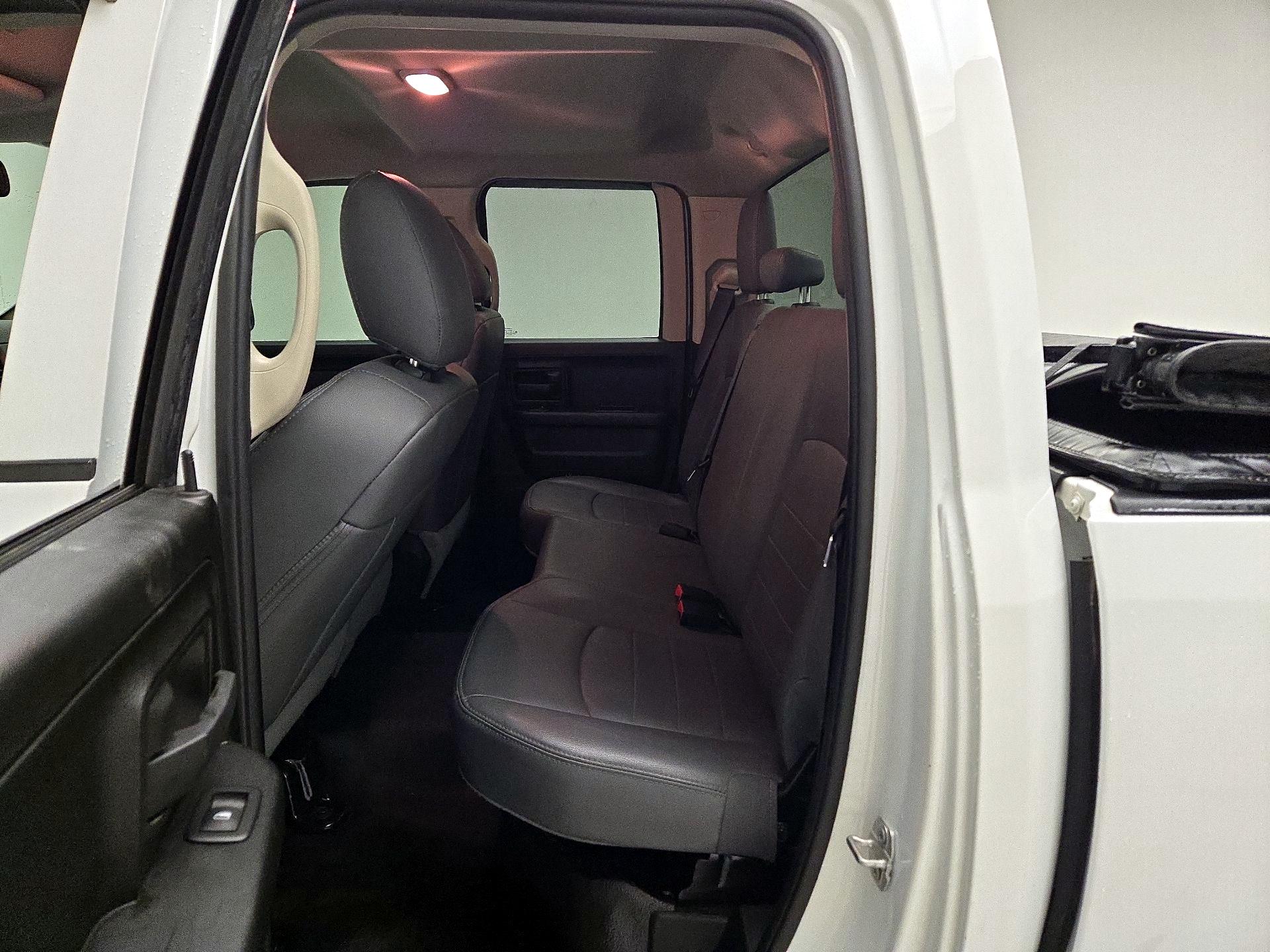 Thumbnail: 2020 RAM 1500 Classic - 18