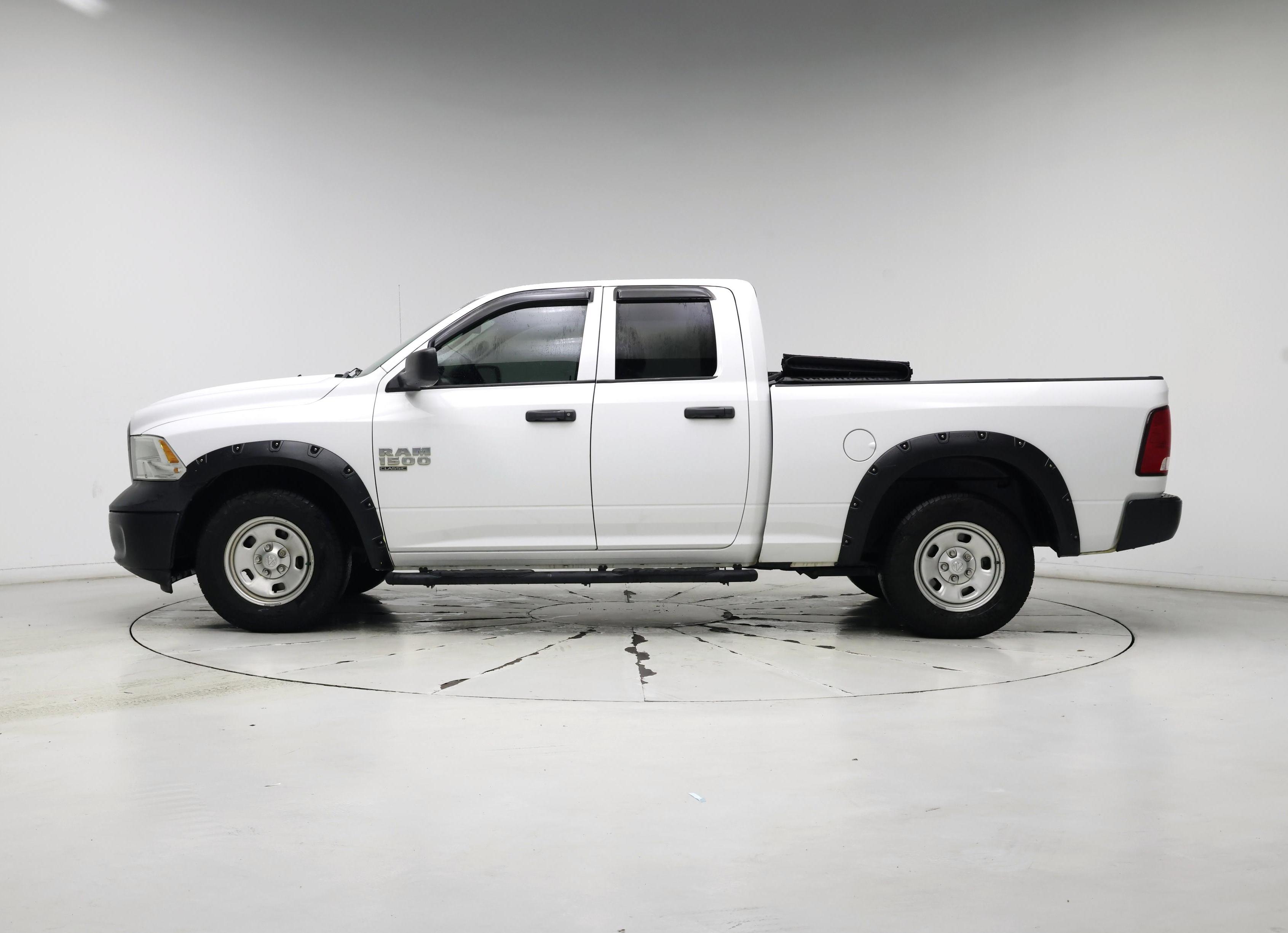 Thumbnail: 2020 RAM 1500 Classic - 3