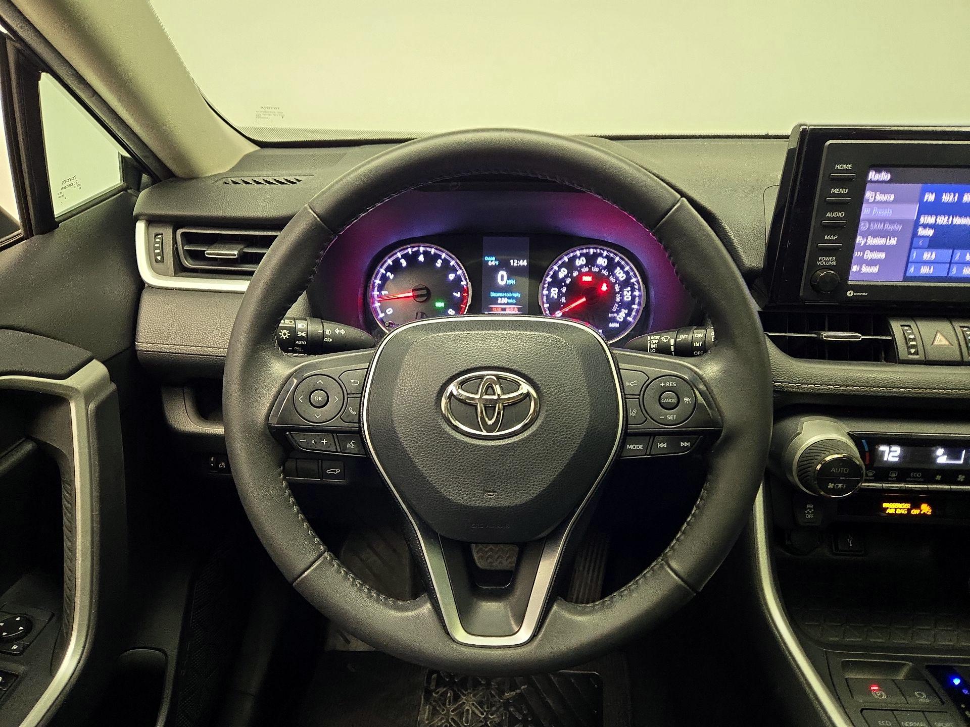 Thumbnail: 2020 Toyota RAV4 - 10