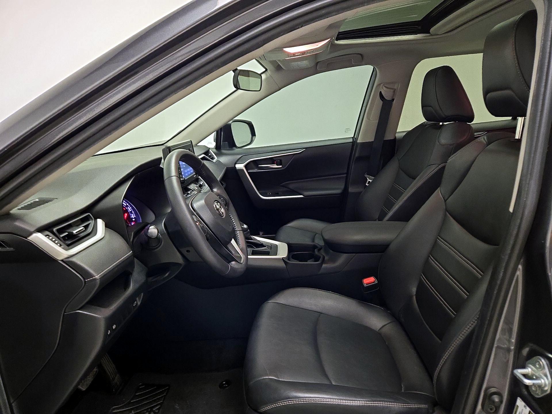 Thumbnail: 2020 Toyota RAV4 - 11