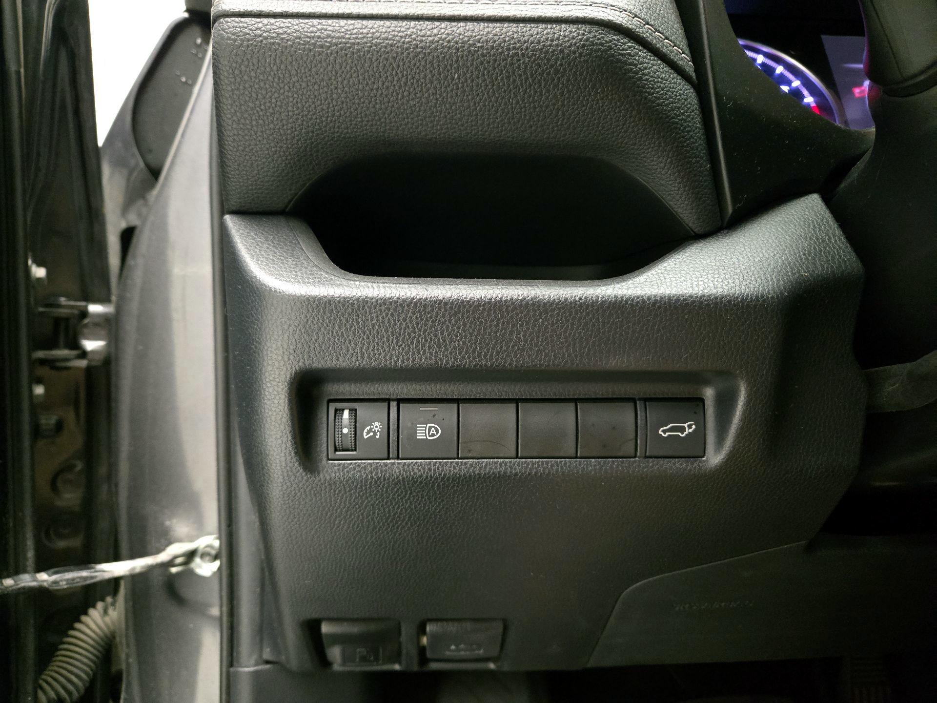 Thumbnail: 2020 Toyota RAV4 - 13