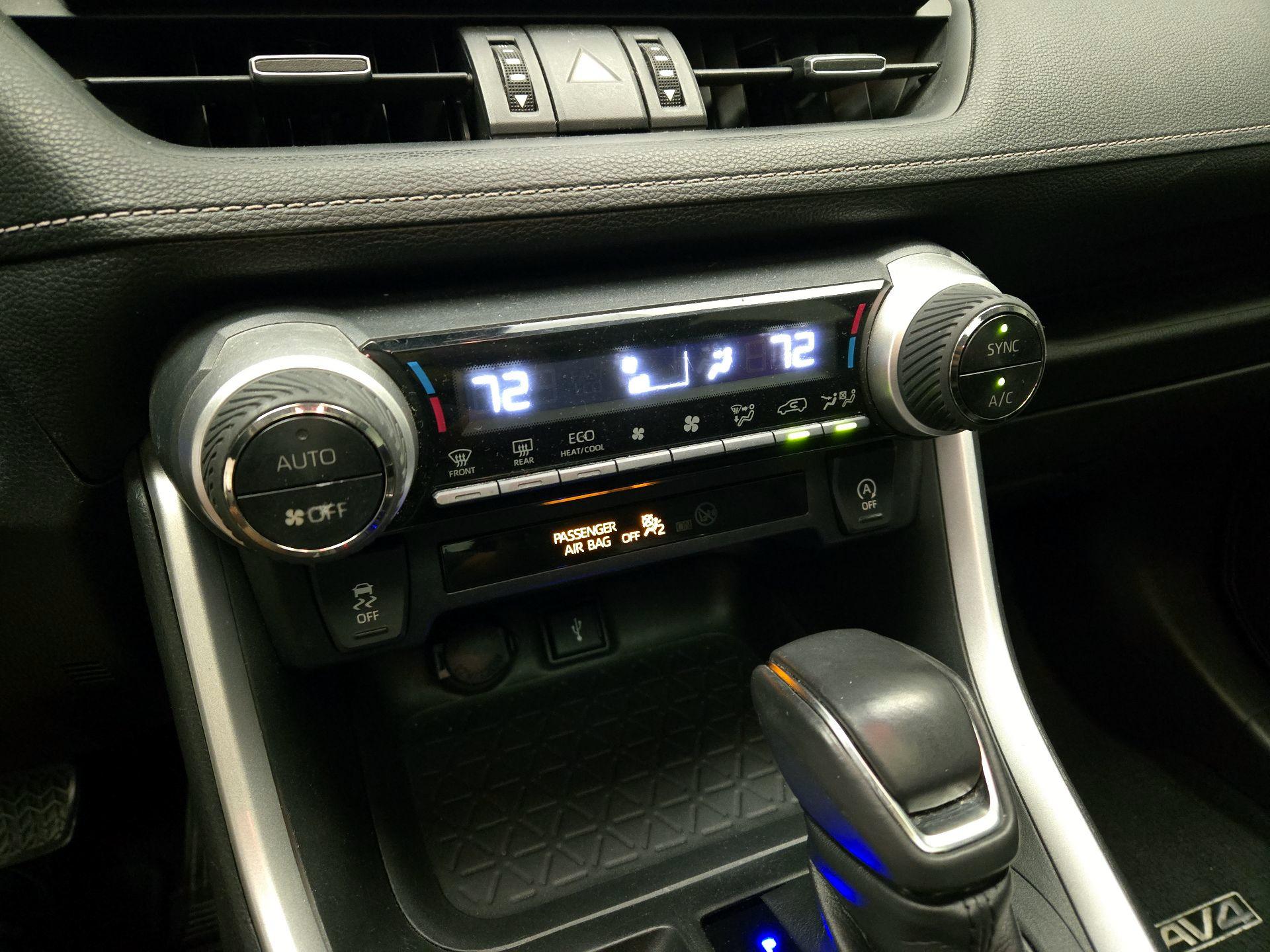 Thumbnail: 2020 Toyota RAV4 - 16