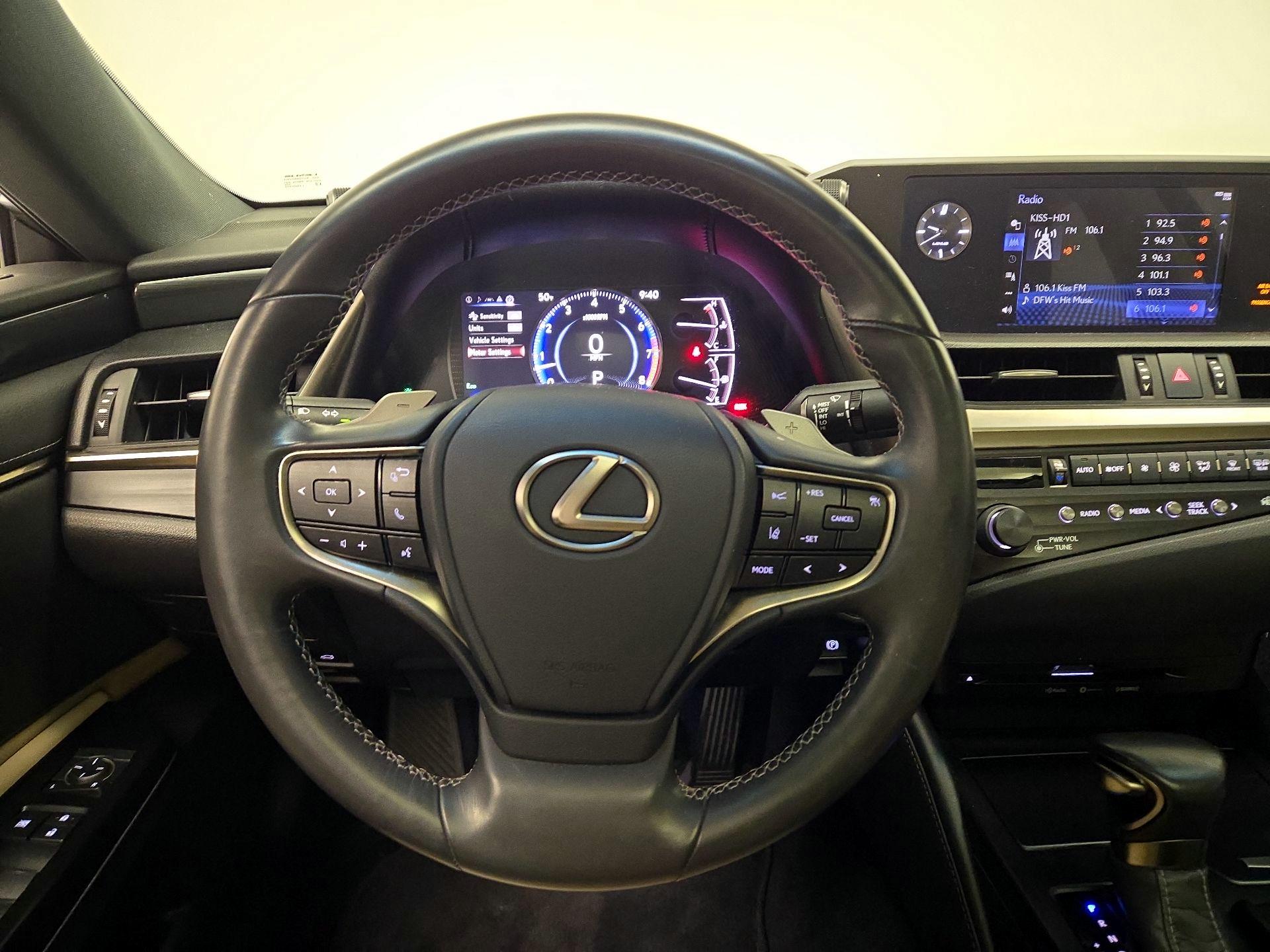 Thumbnail: 2020 Lexus ES - 10