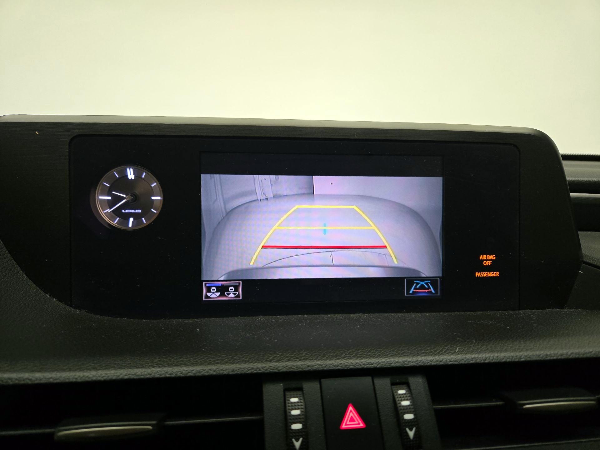 Thumbnail: 2020 Lexus ES - 14