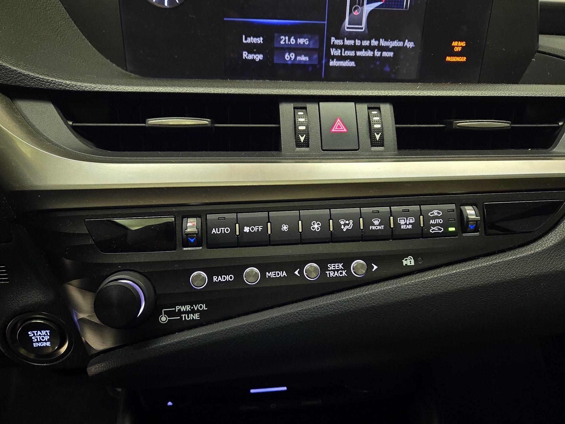 Thumbnail: 2020 Lexus ES - 16