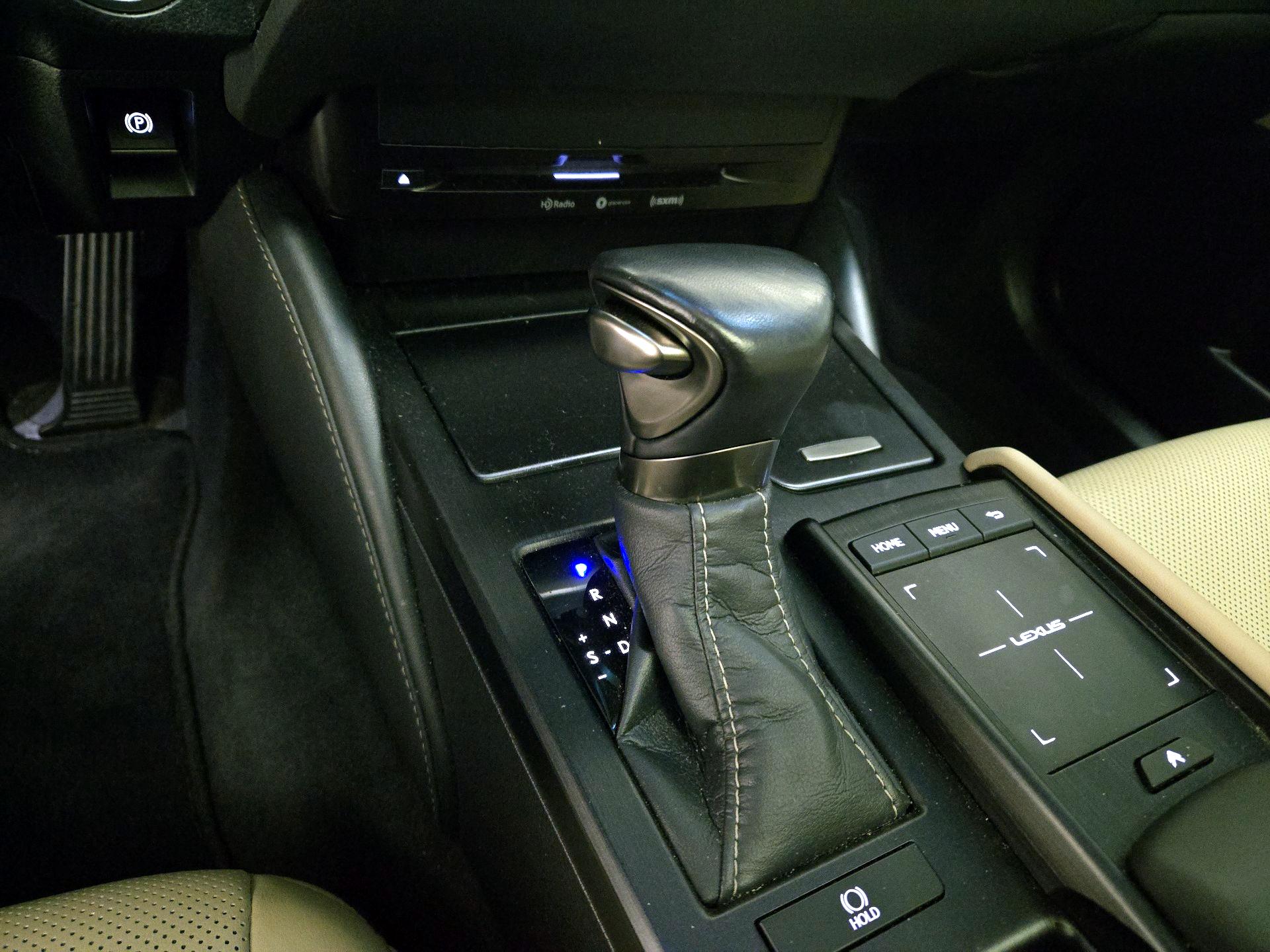 Thumbnail: 2020 Lexus ES - 17