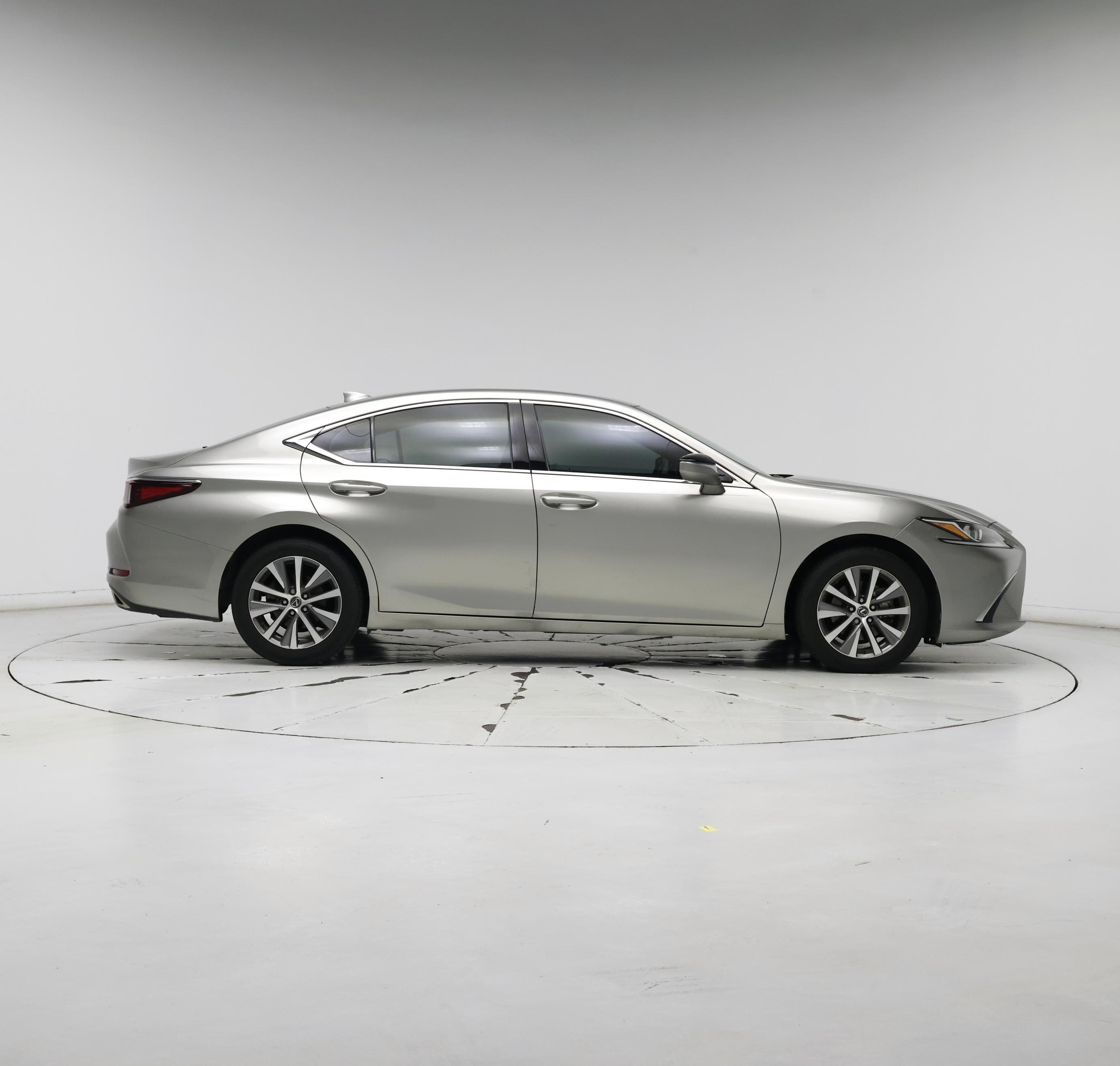 Thumbnail: 2020 Lexus ES - 7