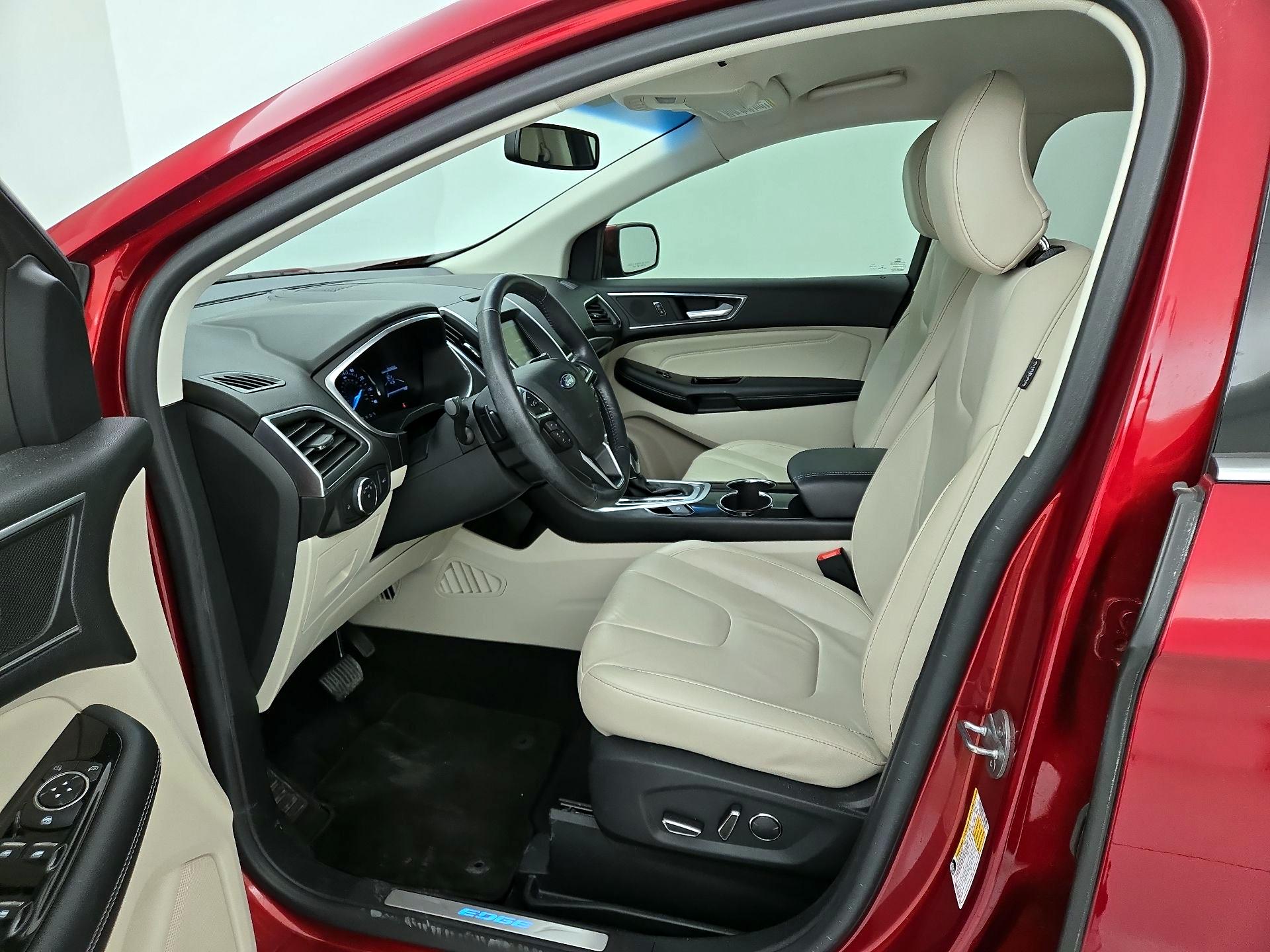 Thumbnail: 2015 Ford Edge - 11