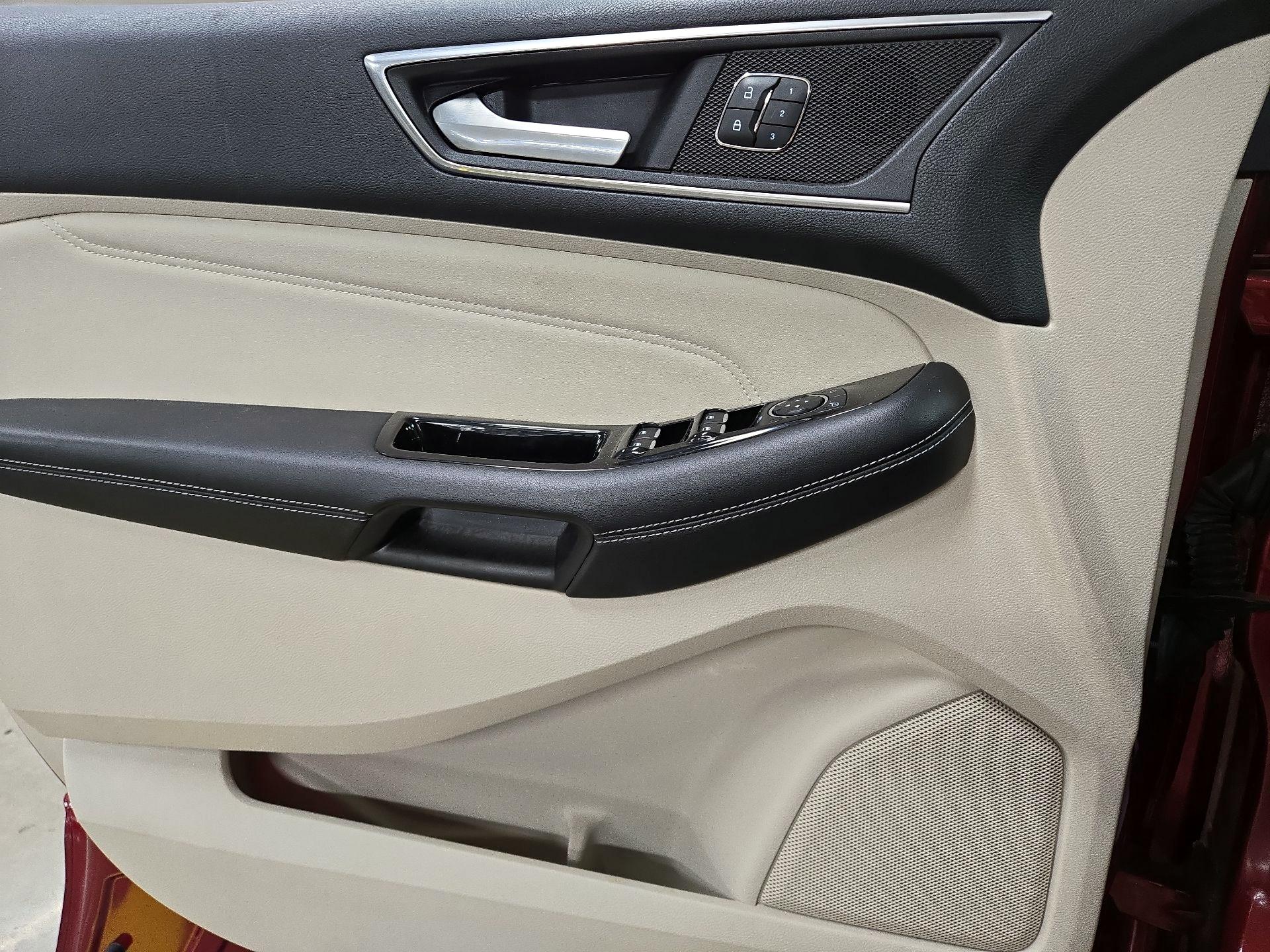 Thumbnail: 2015 Ford Edge - 12