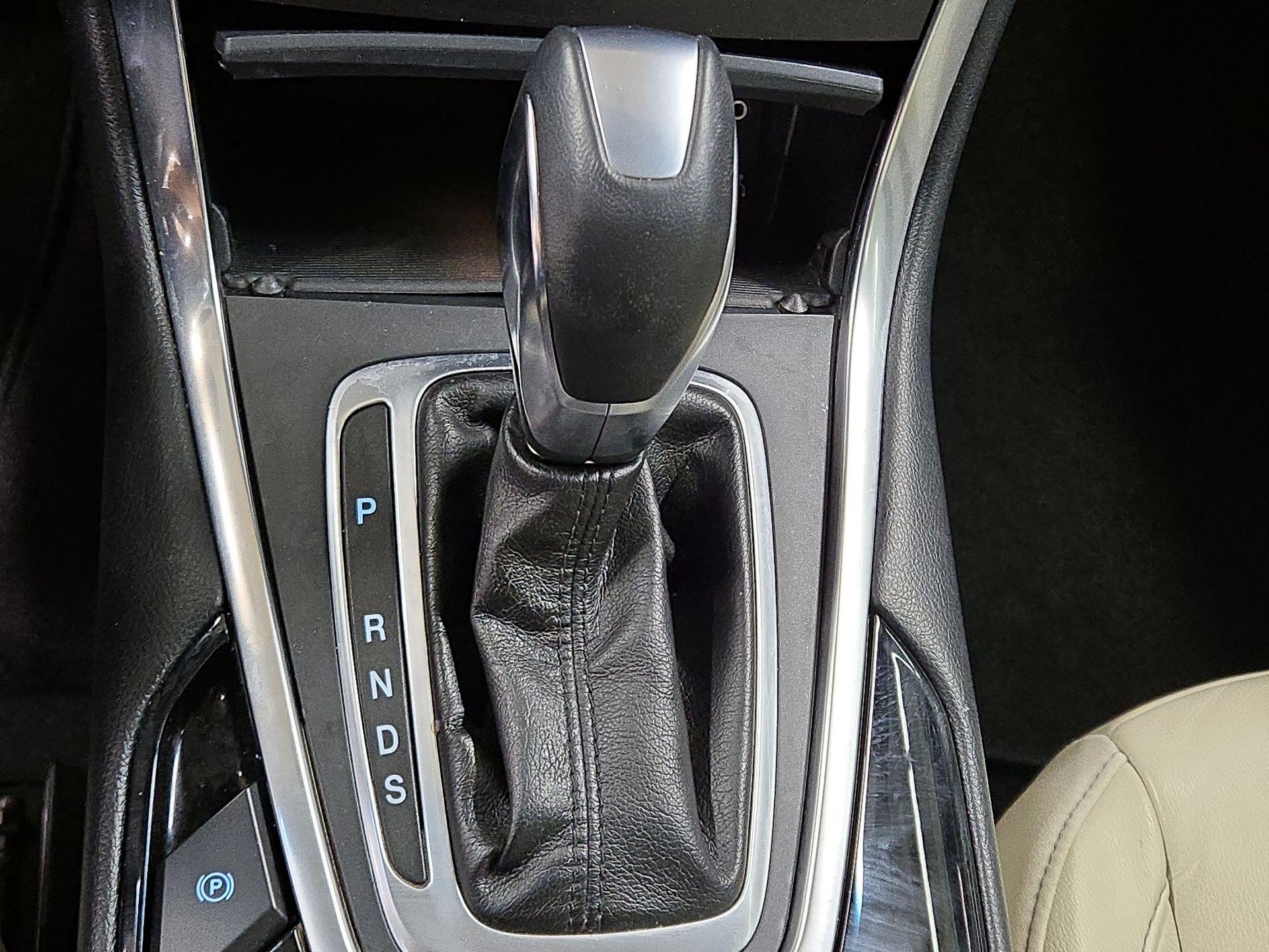 Thumbnail: 2015 Ford Edge - 18