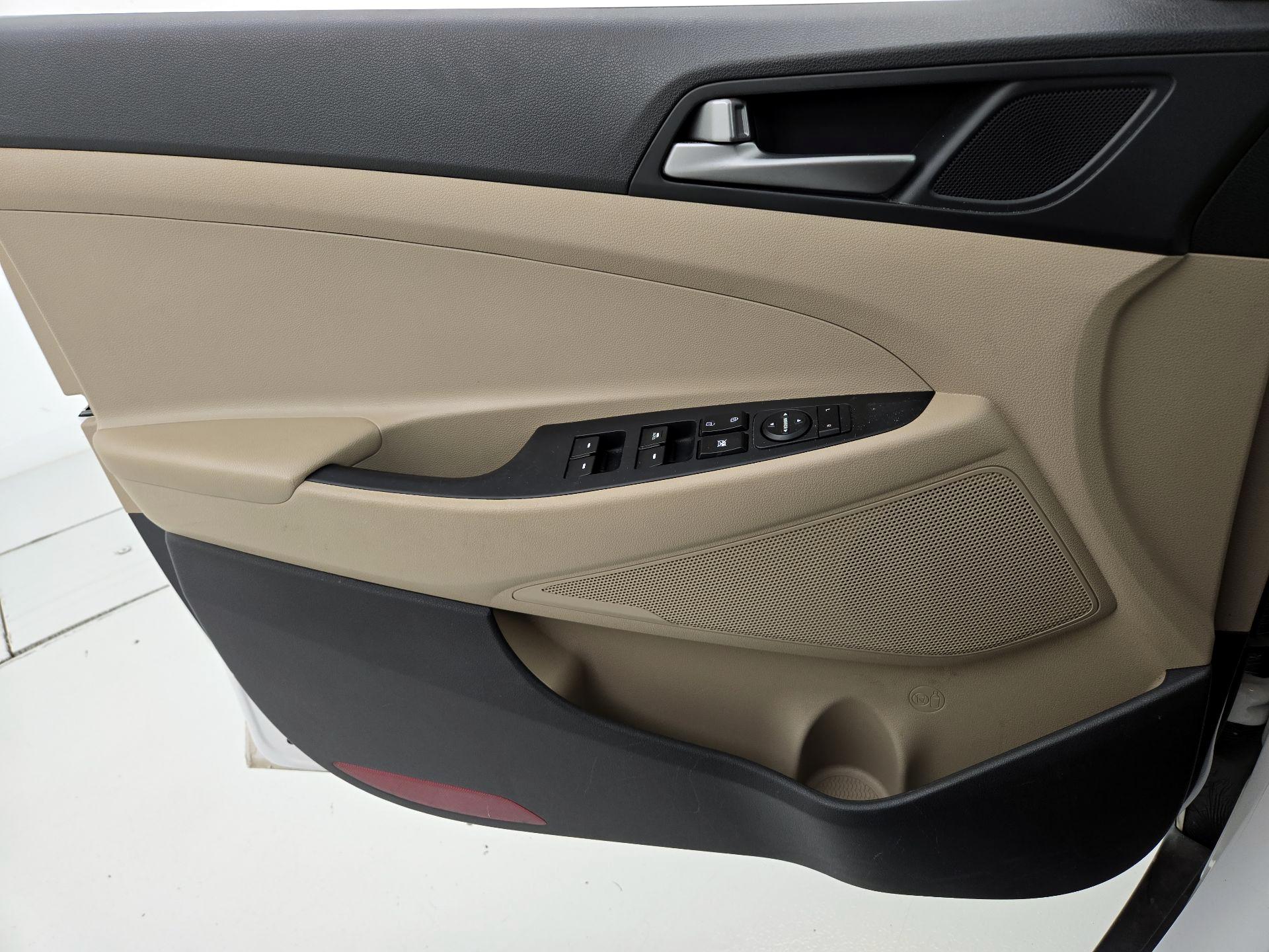 Thumbnail: 2017 Hyundai Tucson - 12