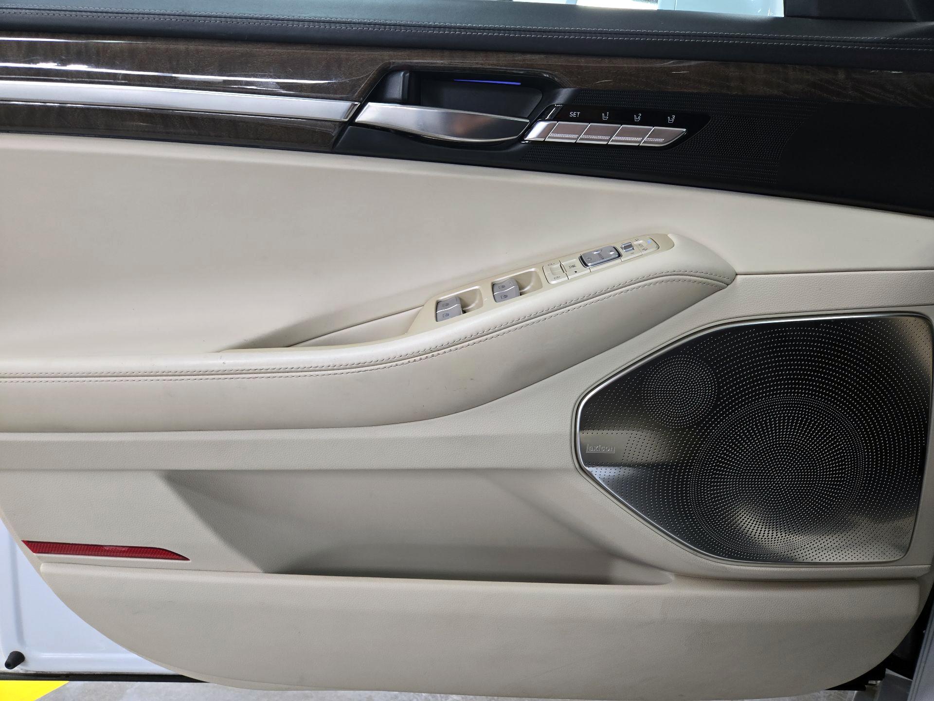 Thumbnail: 2017 Genesis G90 - 12