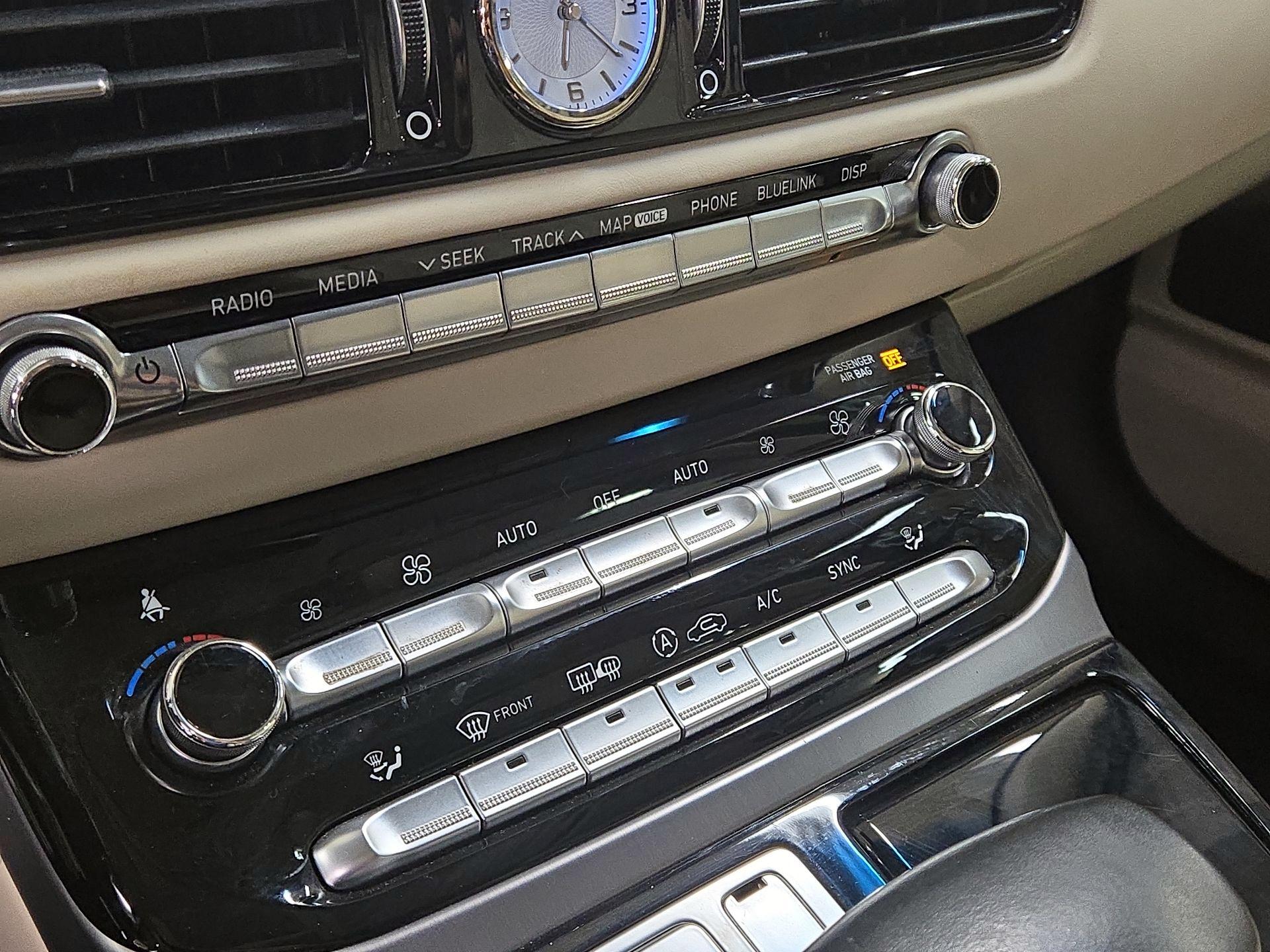 Thumbnail: 2017 Genesis G90 - 17