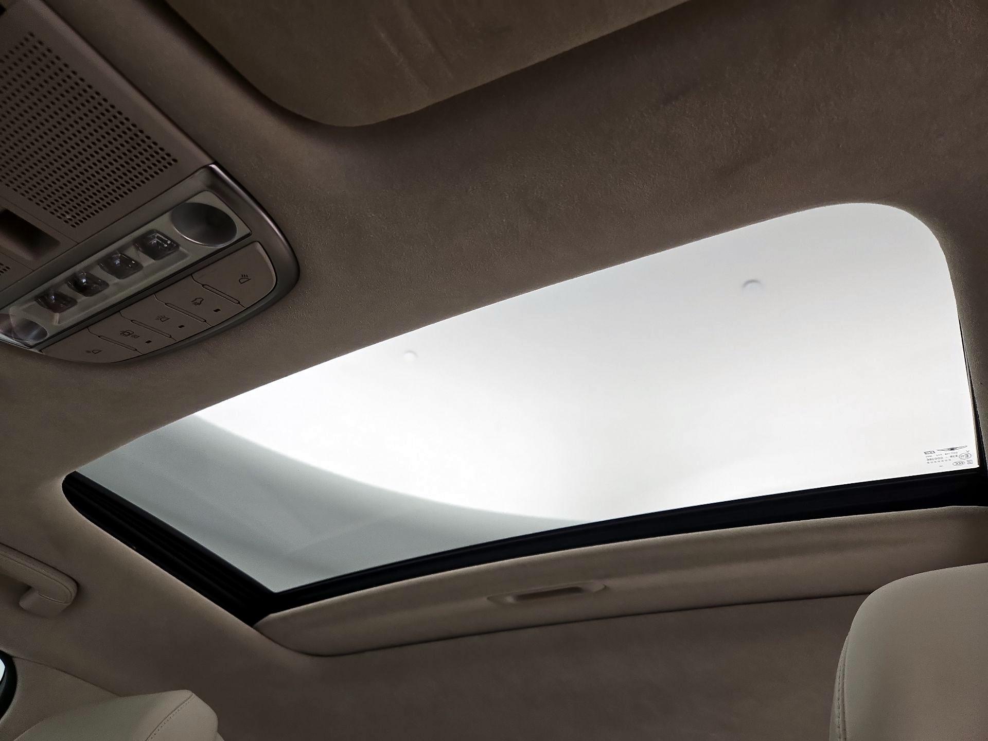 Thumbnail: 2017 Genesis G90 - 20