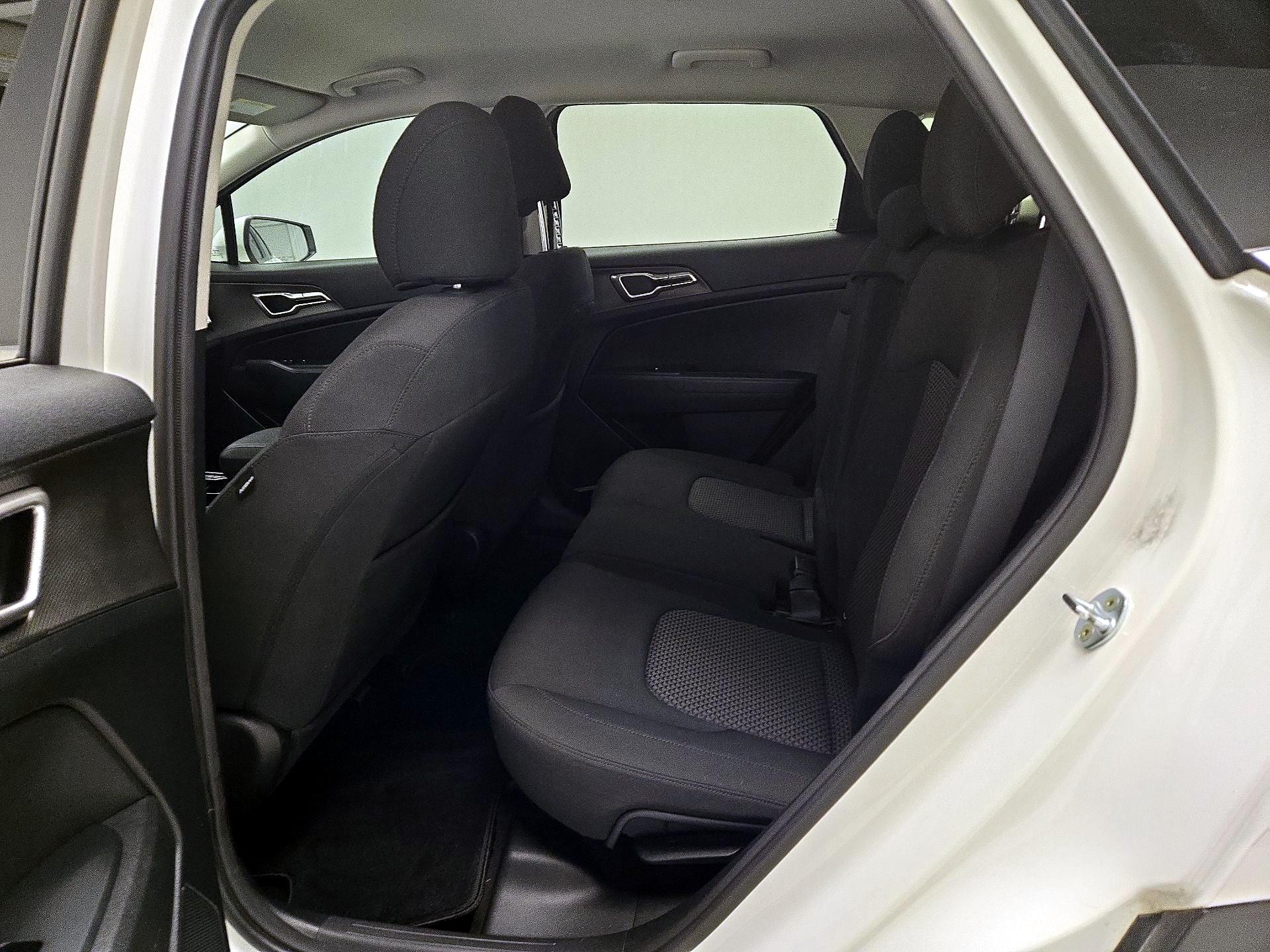 Thumbnail: 2023 Kia Sportage - 18