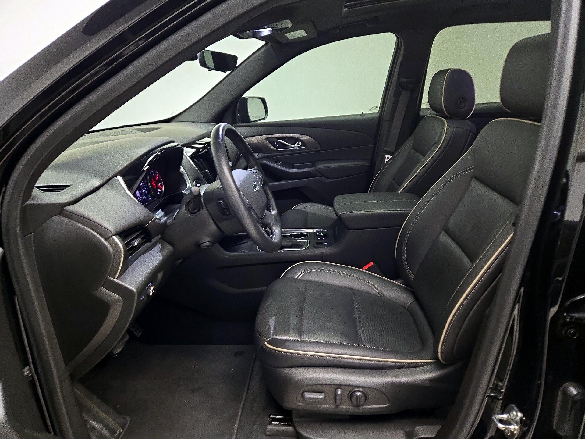 Thumbnail: 2022 Chevrolet Traverse - 11