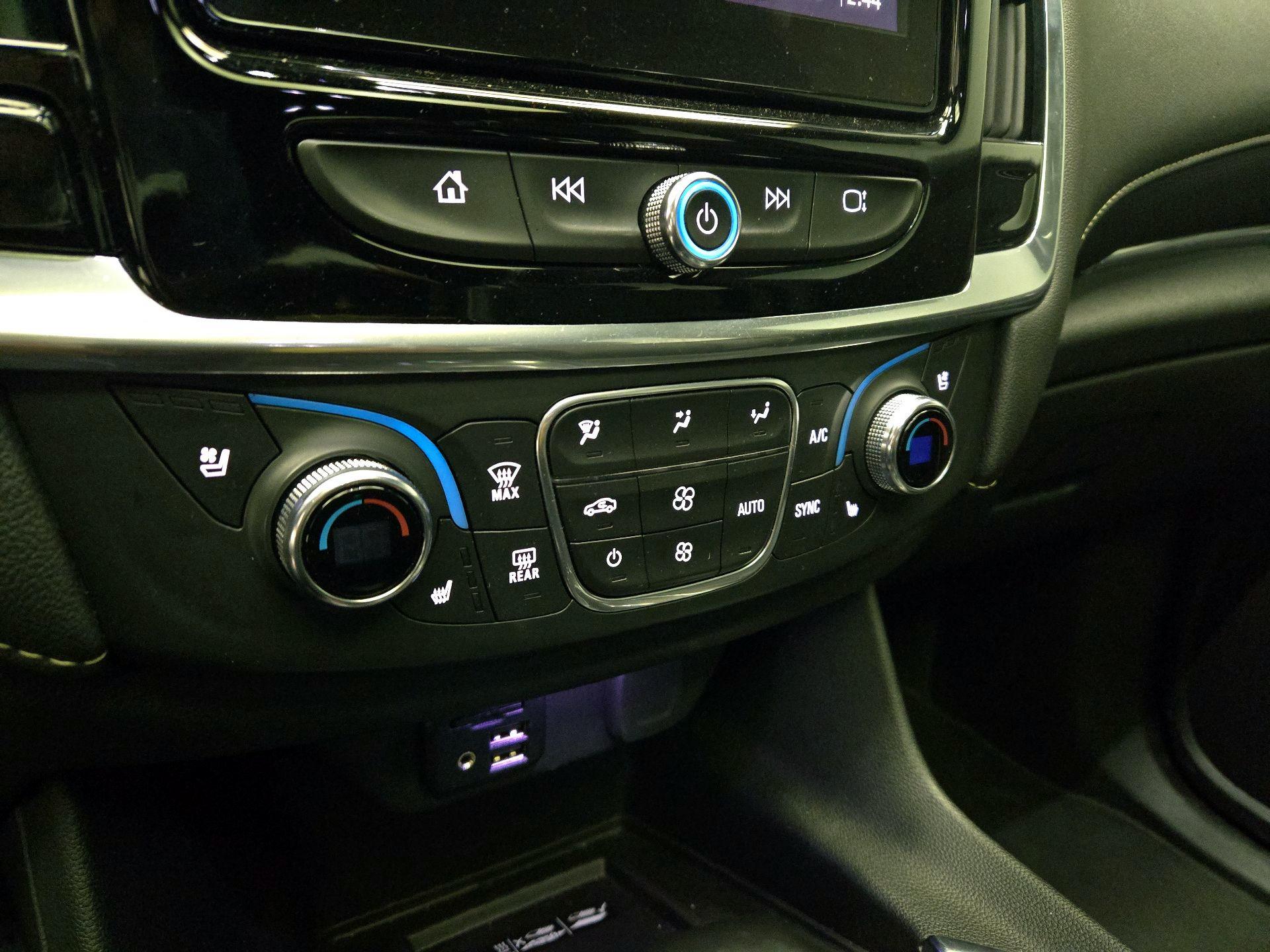 Thumbnail: 2022 Chevrolet Traverse - 16