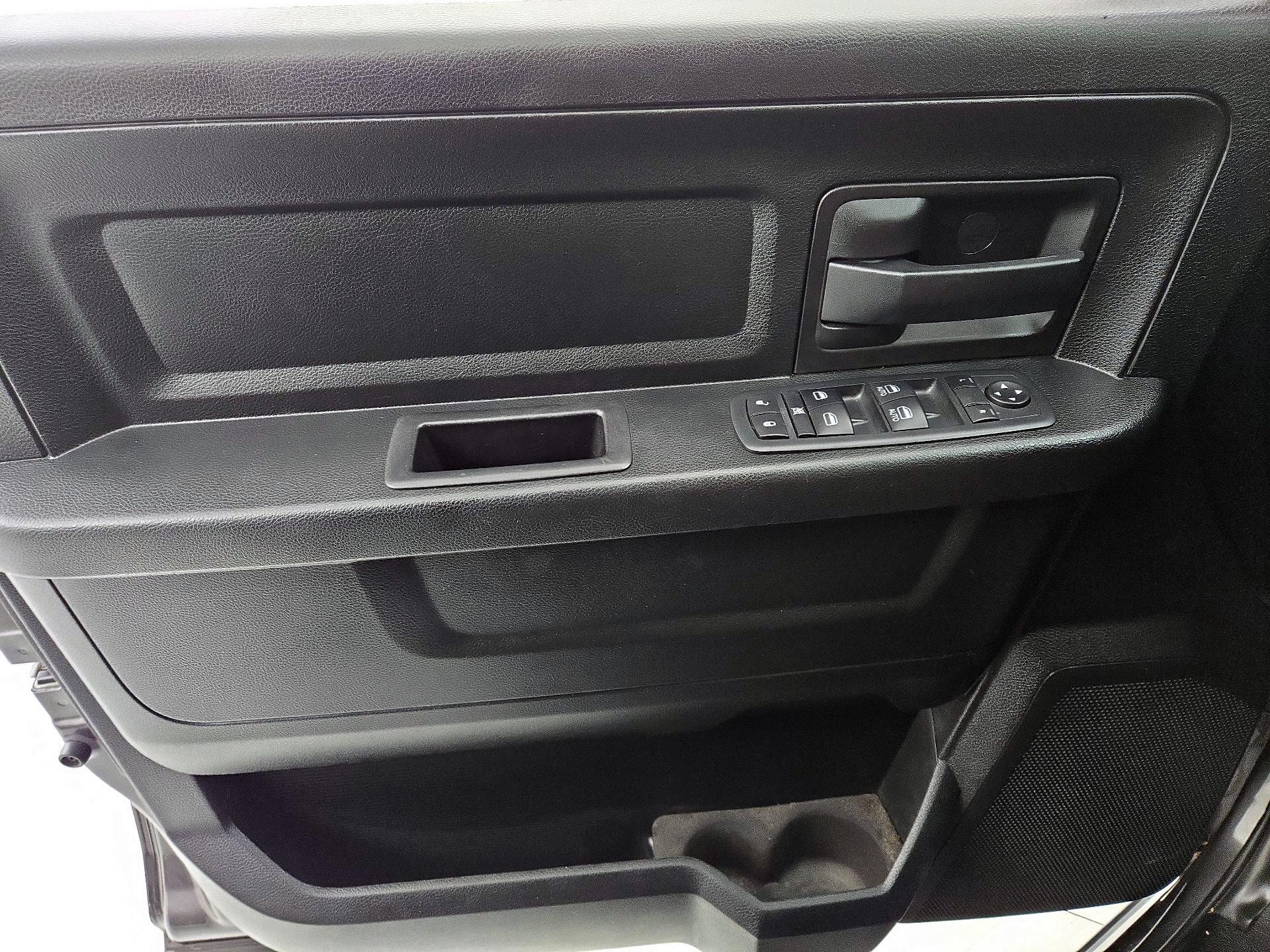 Thumbnail: 2019 RAM 1500 Classic - 12