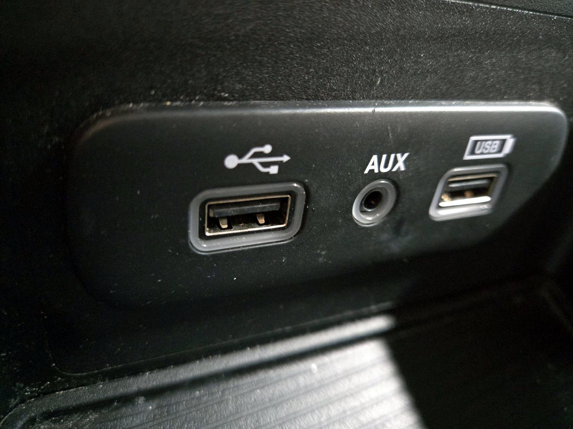 Thumbnail: 2019 RAM 1500 Classic - 17