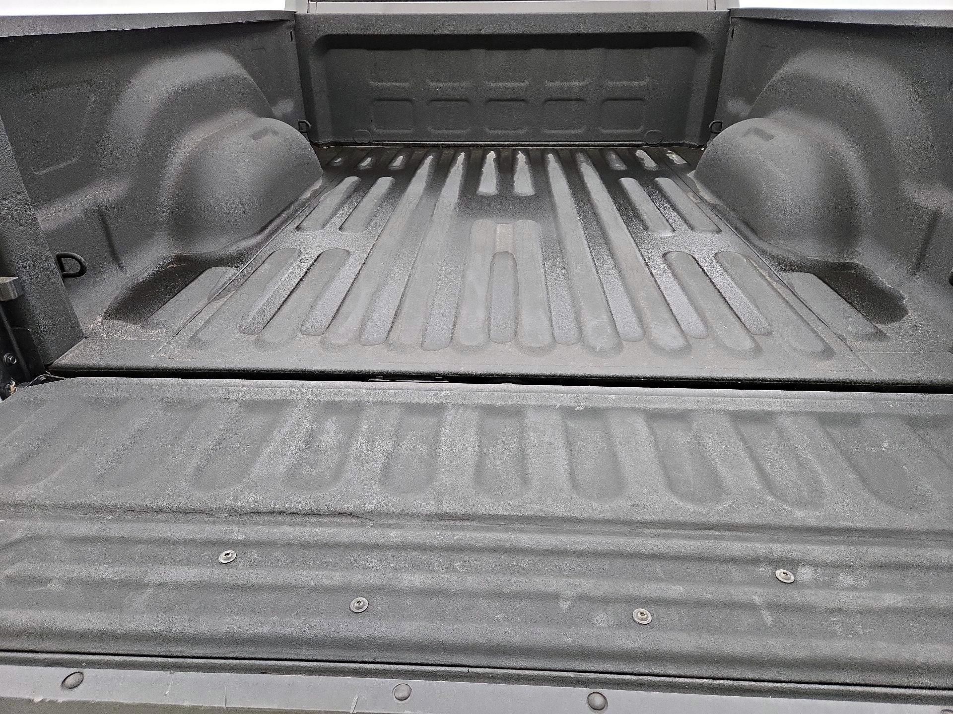 Thumbnail: 2019 RAM 1500 Classic - 19