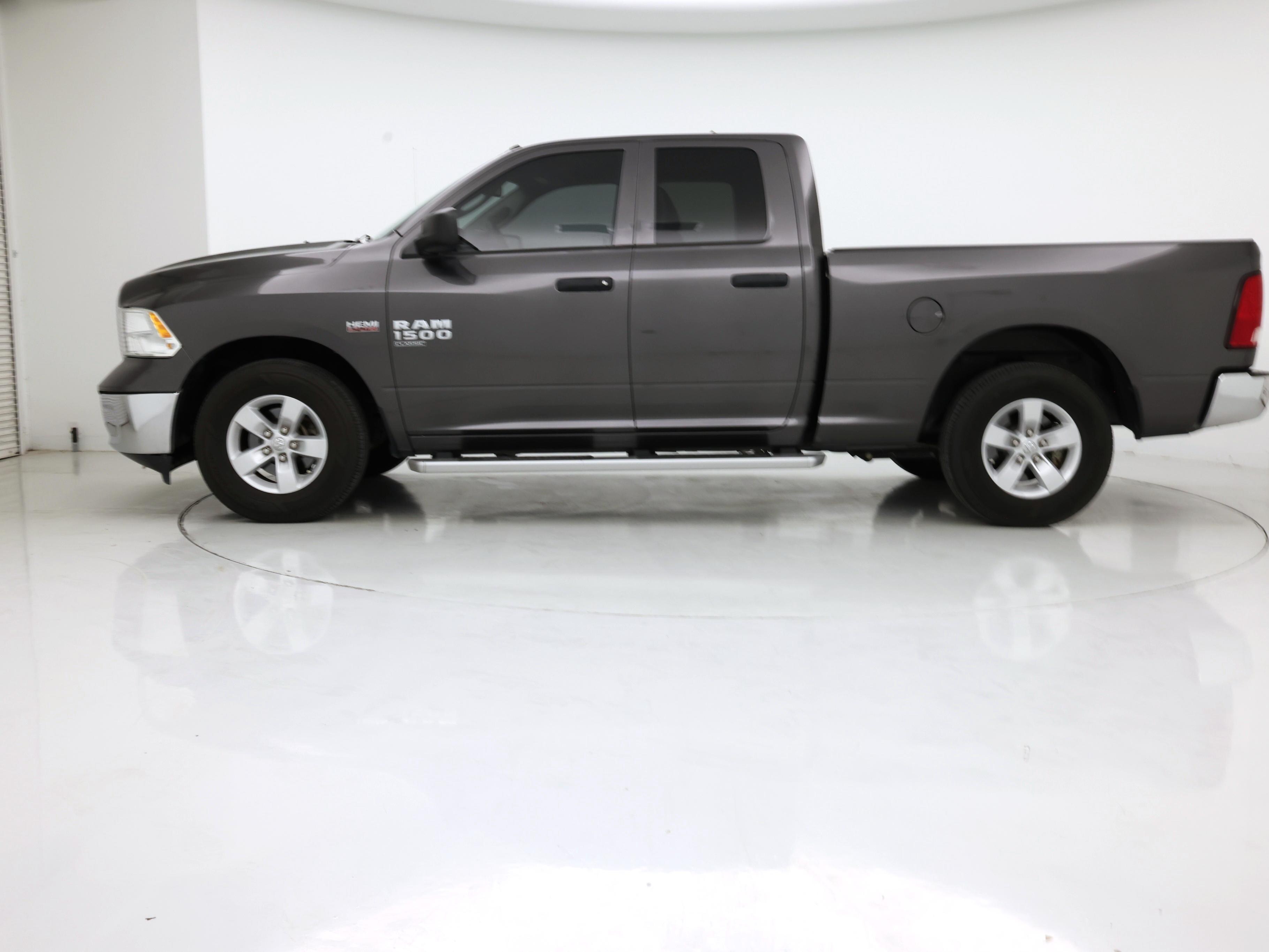 Thumbnail: 2019 RAM 1500 Classic - 3